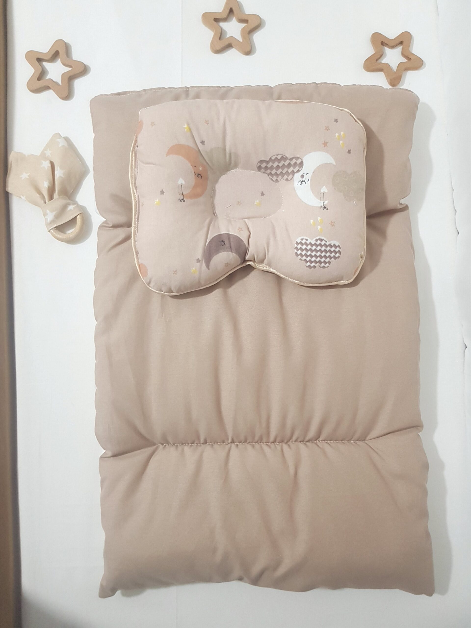 Alt_Açma_Minderi_Baş_Düzeltme_Yastığı_Diş_Kaşıyıcı_Ahşap_Halka_Kahverengi_2 Ahşap Diş Kaşıyıcı Halka, Alt Açma Minderi, Anne & Bebek Bakım, Baş Düzeltme Yastığı, Bebek Alt Değiştirme, Hediyeli Ürün, Yastıklı Alt Açma Minderi, Bebek Alt Açma Minderi, Alt Açma Yastıklı, Çift Taraflı Alt Açma Minderi