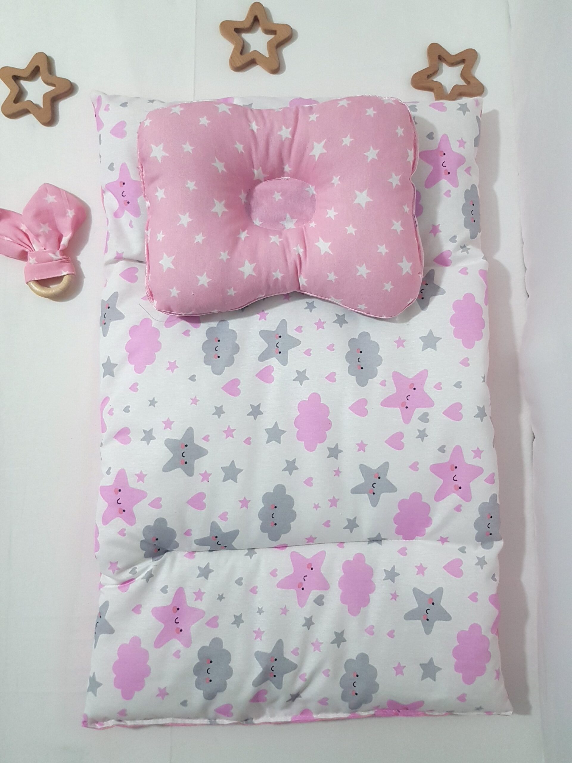 Alt_Açma_Minderi_Baş_Düzeltme_Yastığı_Diş_Kaşıyıcı_Ahşap_Halka_Pembe_Bulut_1 Ahşap Diş Kaşıyıcı Halka, Alt Açma Minderi, Anne & Bebek Bakım, Baş Düzeltme Yastığı, Bebek Alt Değiştirme, Hediyeli Ürün, Yastıklı Alt Açma Minderi, Bebek Alt Açma Minderi, Alt Açma Yastıklı, Çift Taraflı Alt Açma Minderi