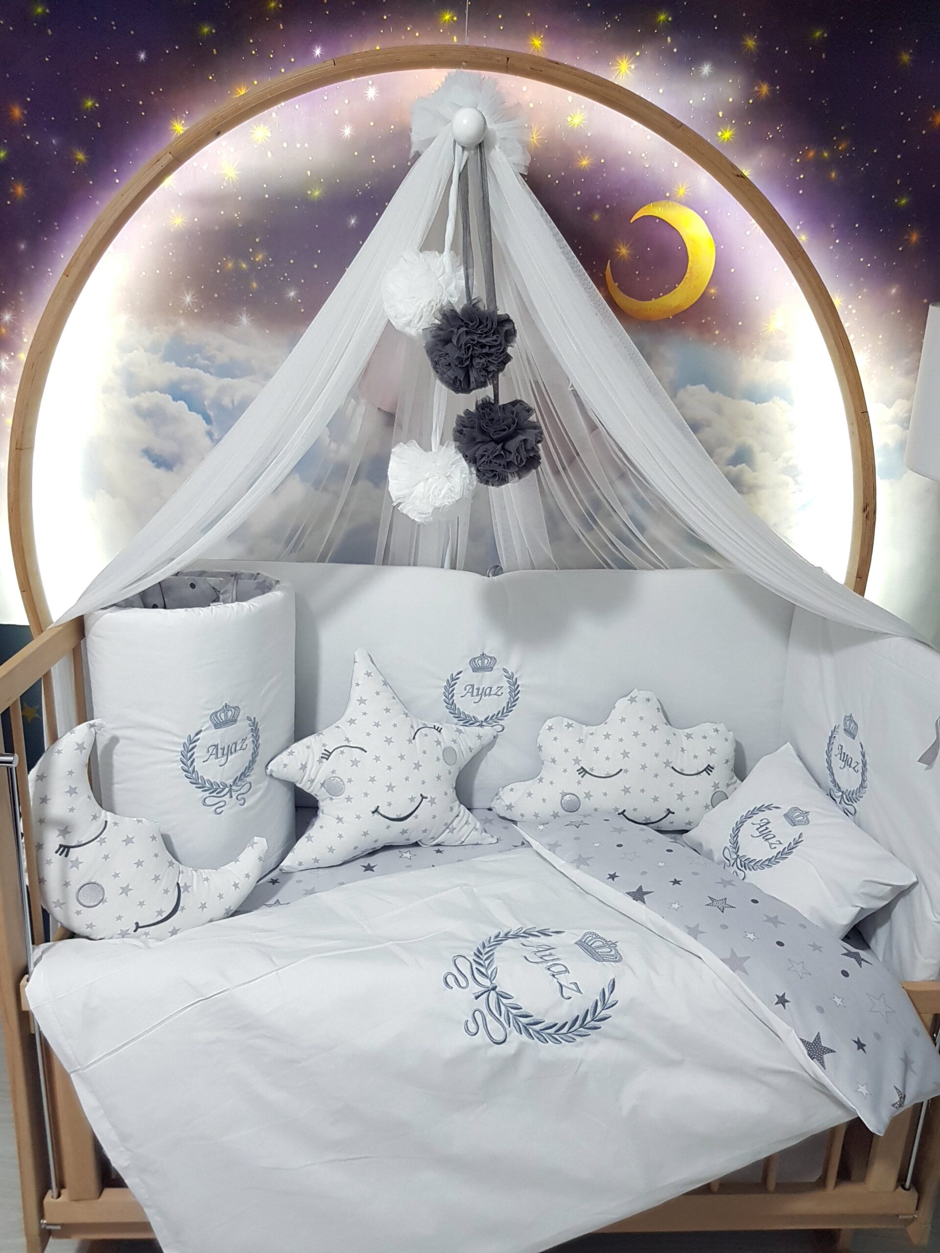 Bebek Odası , Çocuk Odası , Bebek Uyku Seti , Çocuk Uyku Seti , Bebek İsimli Kişiye Özel , Nakışlı Bebek Uyku Seti , İsme Özel Nakışlı Uyku Seti , Bebek İsimli Uyku Seti , Nakışlı Uyku Seti , Yorgan, Çarşaf, Yastık, Nevresim Takımı, Nevresim Seti , Beşik Yan Koruma, Beşik Kenar Korumalık , Lüks Cibinlik , Cibinlik Aparatı , Park Beşik , Mobilya Beşik , Sepet Beşik , Uyku Arkadaşı Yastık , Ay Bulut Yıldız Süs Yastıkları