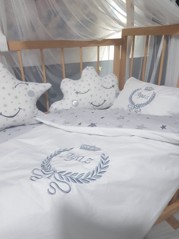 Bebek Odası , Çocuk Odası , Bebek Uyku Seti , Çocuk Uyku Seti , Bebek İsimli Kişiye Özel , Nakışlı Bebek Uyku Seti , İsme Özel Nakışlı Uyku Seti , Bebek İsimli Uyku Seti , Nakışlı Uyku Seti , Yorgan, Çarşaf, Yastık, Nevresim Takımı, Nevresim Seti , Beşik Yan Koruma, Beşik Kenar Korumalık , Lüks Cibinlik , Cibinlik Aparatı , Park Beşik , Mobilya Beşik , Sepet Beşik , Uyku Arkadaşı Yastık , Ay Bulut Yıldız Süs Yastıkları