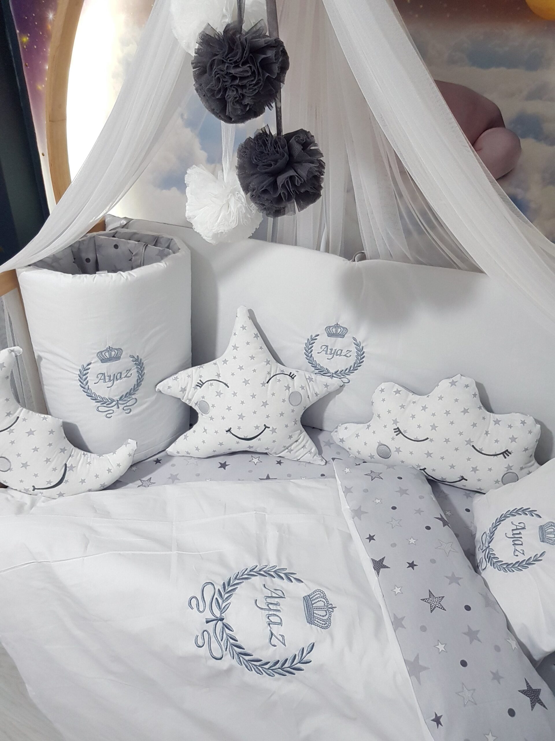 Bebek Odası , Çocuk Odası , Bebek Uyku Seti , Çocuk Uyku Seti , Bebek İsimli Kişiye Özel , Nakışlı Bebek Uyku Seti , İsme Özel Nakışlı Uyku Seti , Bebek İsimli Uyku Seti , Nakışlı Uyku Seti , Yorgan, Çarşaf, Yastık, Nevresim Takımı, Nevresim Seti , Beşik Yan Koruma, Beşik Kenar Korumalık , Lüks Cibinlik , Cibinlik Aparatı , Park Beşik , Mobilya Beşik , Sepet Beşik , Uyku Arkadaşı Yastık , Ay Bulut Yıldız Süs Yastıkları