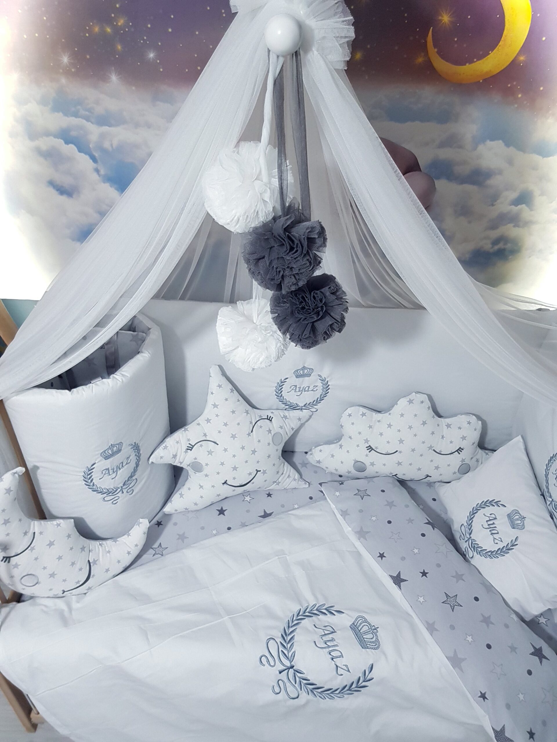 Bebek Odası , Çocuk Odası , Bebek Uyku Seti , Çocuk Uyku Seti , Bebek İsimli Kişiye Özel , Nakışlı Bebek Uyku Seti , İsme Özel Nakışlı Uyku Seti , Bebek İsimli Uyku Seti , Nakışlı Uyku Seti , Yorgan, Çarşaf, Yastık, Nevresim Takımı, Nevresim Seti , Beşik Yan Koruma, Beşik Kenar Korumalık , Lüks Cibinlik , Cibinlik Aparatı , Park Beşik , Mobilya Beşik , Sepet Beşik , Uyku Arkadaşı Yastık , Ay Bulut Yıldız Süs Yastıkları