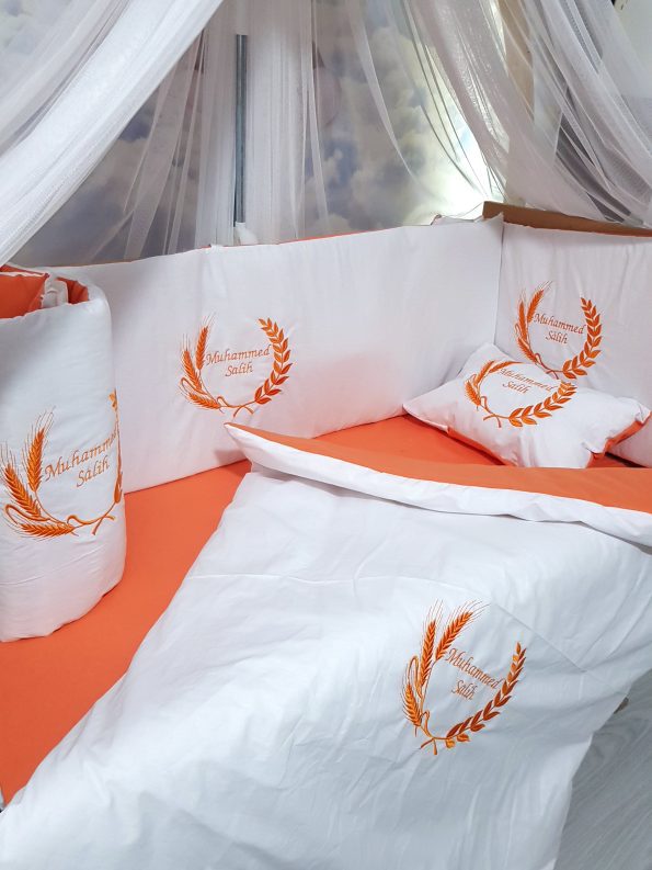Bebek Odası , Çocuk Odası , Bebek Uyku Seti , Çocuk Uyku Seti , Bebek İsimli Kişiye Özel , Nakışlı Bebek Uyku Seti , İsme Özel Nakışlı Uyku Seti , Bebek İsimli Uyku Seti , Nakışlı Uyku Seti , Yorgan, Çarşaf, Yastık, Nevresim Takımı, Nevresim Seti , Beşik Yan Koruma, Beşik Kenar Korumalık , Lüks Cibinlik , Cibinlik Aparatı , Park Beşik , Mobilya Beşik , Sepet Beşik , Uyku Arkadaşı Yastık , Ay Bulut Yıldız Süs Yastıkları , Nakışlı bebek uyku setleri , Bebek uyku seti , Bebek odası dekorasyonu , Pamuklu bebek uyku seti , Çift yönlü bebek uyku seti , Nakış işlemeli bebek yastığı , Bebek cibinliği