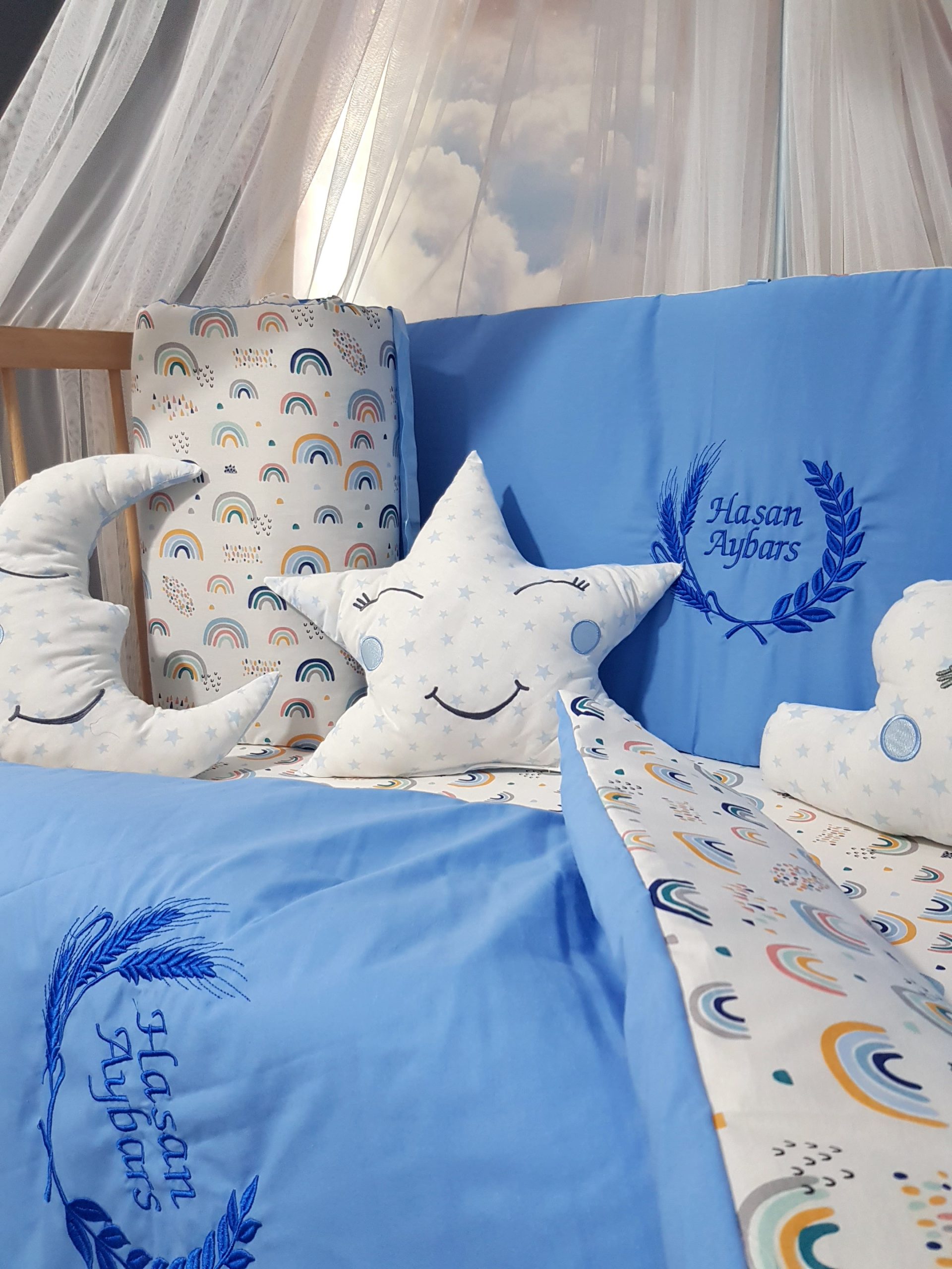 Nakışlı_Uyku_Seti_Bebek_İsimli_Başak_Buğday_Motif_Beşik_Cibinlik_(4) Bebek Odası , Çocuk Odası , Bebek Uyku Seti , Çocuk Uyku Seti , Bebek İsimli Kişiye Özel , Nakışlı Bebek Uyku Seti , İsme Özel Nakışlı Uyku Seti , Bebek İsimli Uyku Seti , Nakışlı Uyku Seti , Yorgan, Çarşaf, Yastık, Nevresim Takımı, Nevresim Seti , Beşik Yan Koruma, Beşik Kenar Korumalık , Lüks Cibinlik , Cibinlik Aparatı , Park Beşik , Mobilya Beşik , Sepet Beşik , Uyku Arkadaşı Yastık , Ay Bulut Yıldız Süs Yastıkları , Nakışlı bebek uyku setleri , Bebek uyku seti , Bebek odası dekorasyonu , Pamuklu bebek uyku seti , Çift yönlü bebek uyku seti , Nakış işlemeli bebek yastığı , Bebek cibinliği