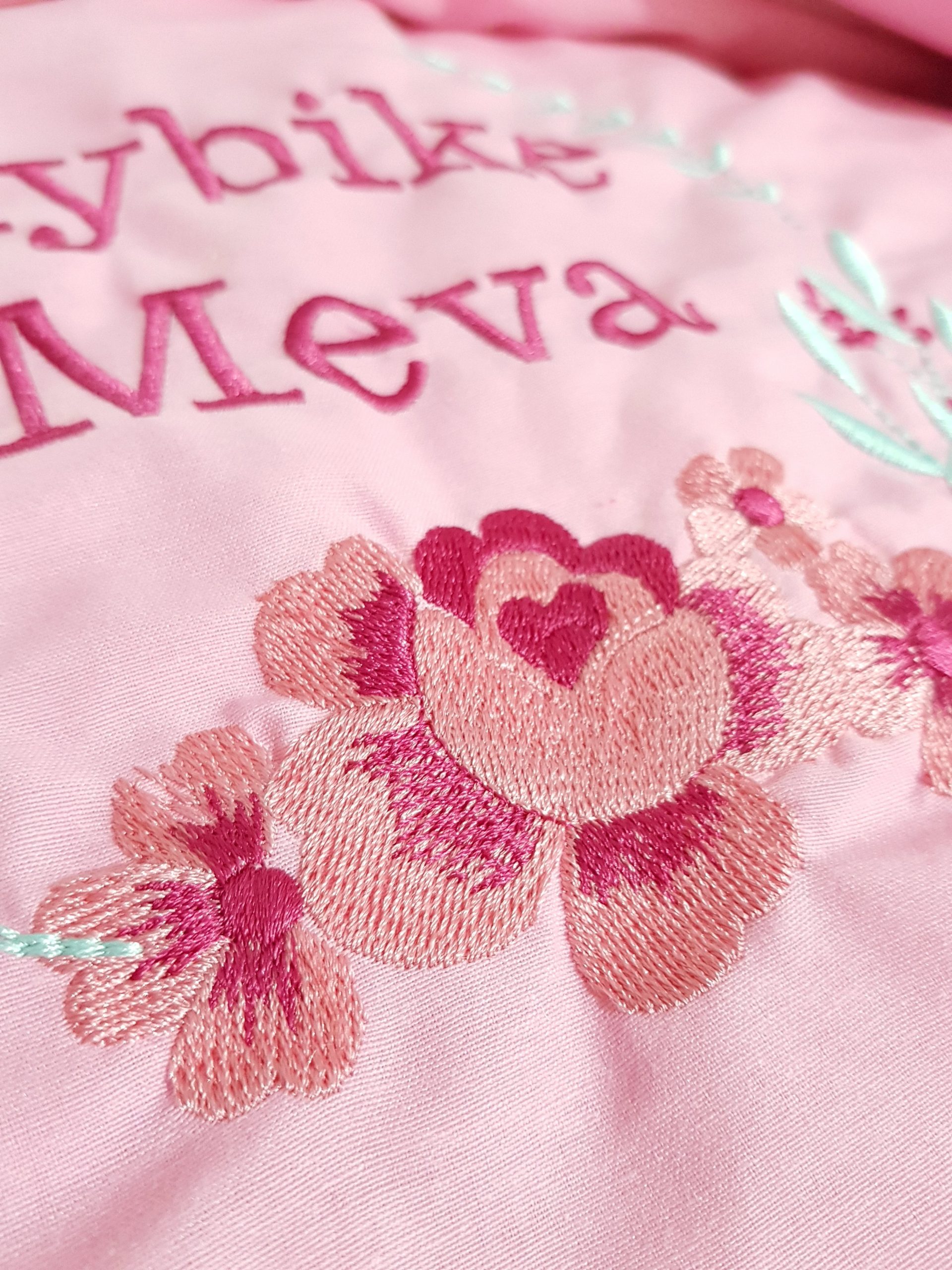 Bebek Odası , Çocuk Odası , Bebek Uyku Seti , Çocuk Uyku Seti , Bebek İsimli Kişiye Özel , Nakışlı Bebek Uyku Seti , İsme Özel Nakışlı Uyku Seti , Bebek İsimli Uyku Seti , Nakışlı Uyku Seti , Yorgan, Çarşaf, Yastık, Nevresim Takımı, Nevresim Seti , Beşik Yan Koruma, Beşik Kenar Korumalık , Lüks Cibinlik , Cibinlik Aparatı , Park Beşik , Mobilya Beşik , Sepet Beşik , Uyku Arkadaşı Yastık , Ay Bulut Yıldız Süs Yastıkları , Nakışlı bebek uyku setleri , Bebek uyku seti , Bebek odası dekorasyonu , Pamuklu bebek uyku seti , Çift yönlü bebek uyku seti , Nakış işlemeli bebek yastığı , Bebek cibinliği