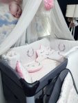 C12_Nakışlı_Uyku_Seti_Park_Beşik_Çiçek_Fiyonk_ve_Melek_Kanadı_Motifli_(2)