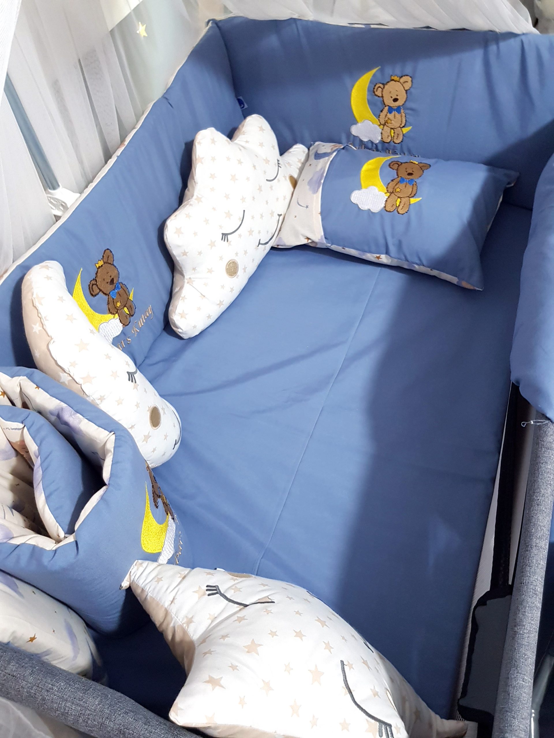 Nakışlı Uyku Seti , Yorgan, Çarşaf, Yastık, Nevresim Takımı, Nevresim Seti , Beşik Yan Koruma , Beşik Kenar Korumalık , Lüks Cibinlik , Cibinlik Aparatı , Park Beşik , Mobilya Beşik , Sepet Beşik , Uyku Arkadaşı Yastık , Ay Bulut Yıldız Süs Yastıkları , Nakışlı Kırlent