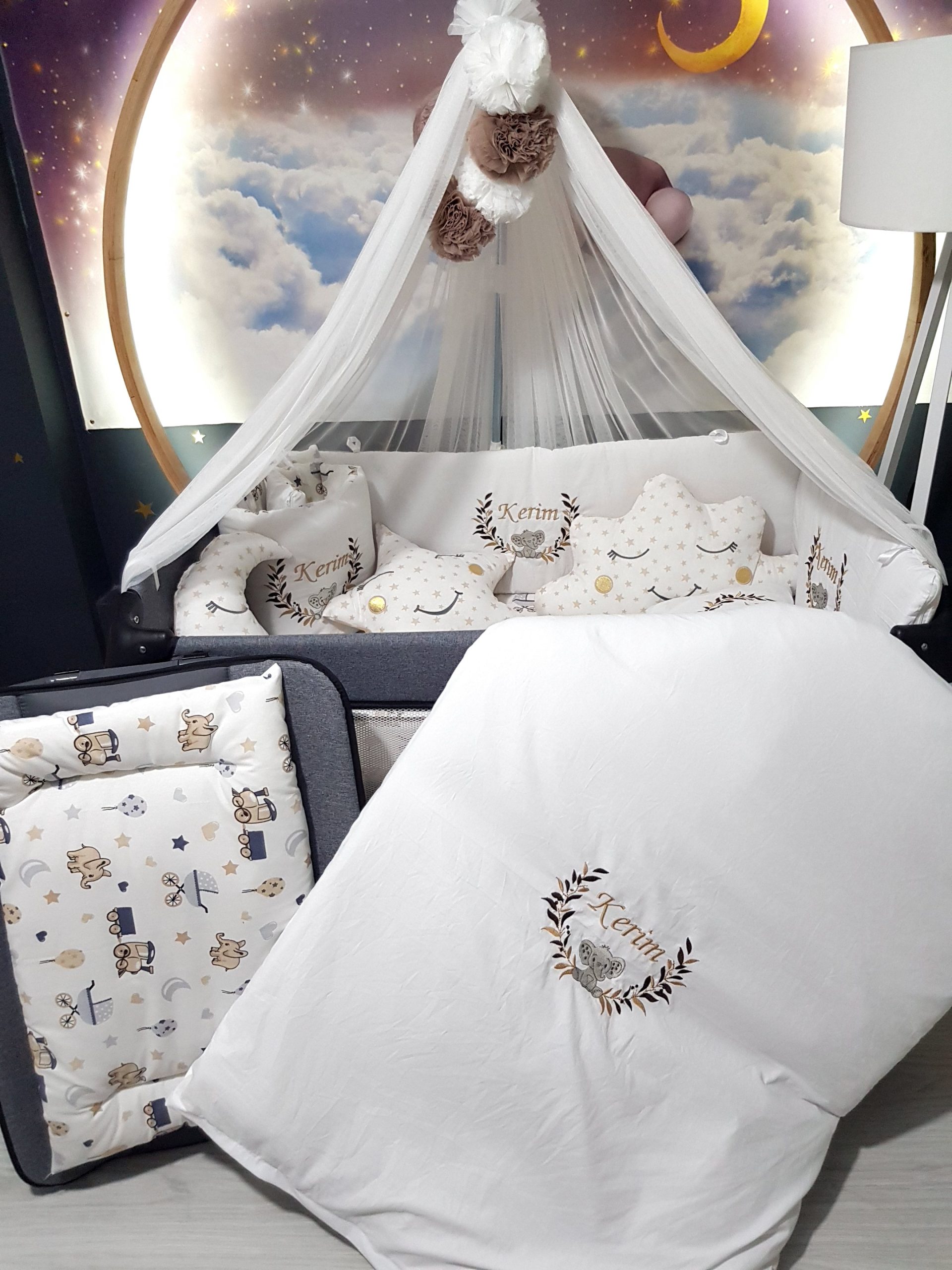 H7_Bebek_Uyku_Seti_Yaprak_Dalı_ve_Fil_Nakışlı_Modeli_(1) Bebek İsimli Kişiye Özel, Nakışlı Bebek Uyku Seti, İsme Özel Nakışlı Uyku Seti, Bebek İsimli Uyku Seti