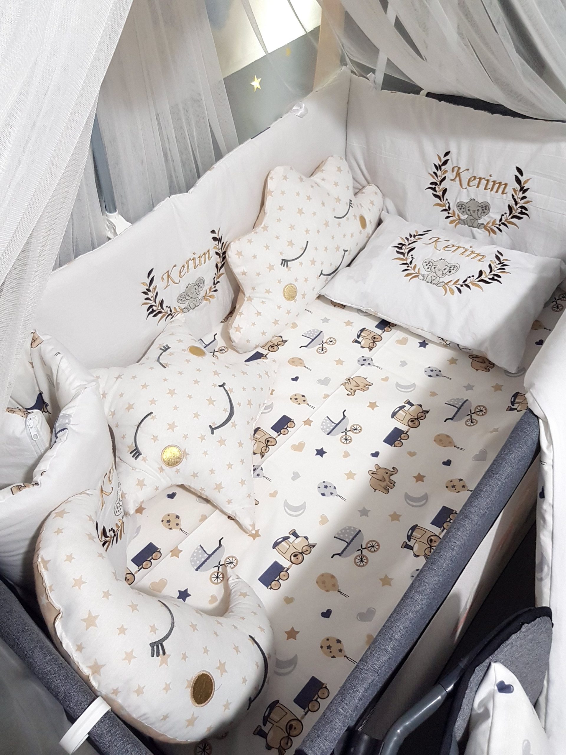 H7_Bebek_Uyku_Seti_Yaprak_Dalı_ve_Fil_Nakışlı_Modeli_(5) Bebek İsimli Kişiye Özel, Nakışlı Bebek Uyku Seti, İsme Özel Nakışlı Uyku Seti, Bebek İsimli Uyku Seti