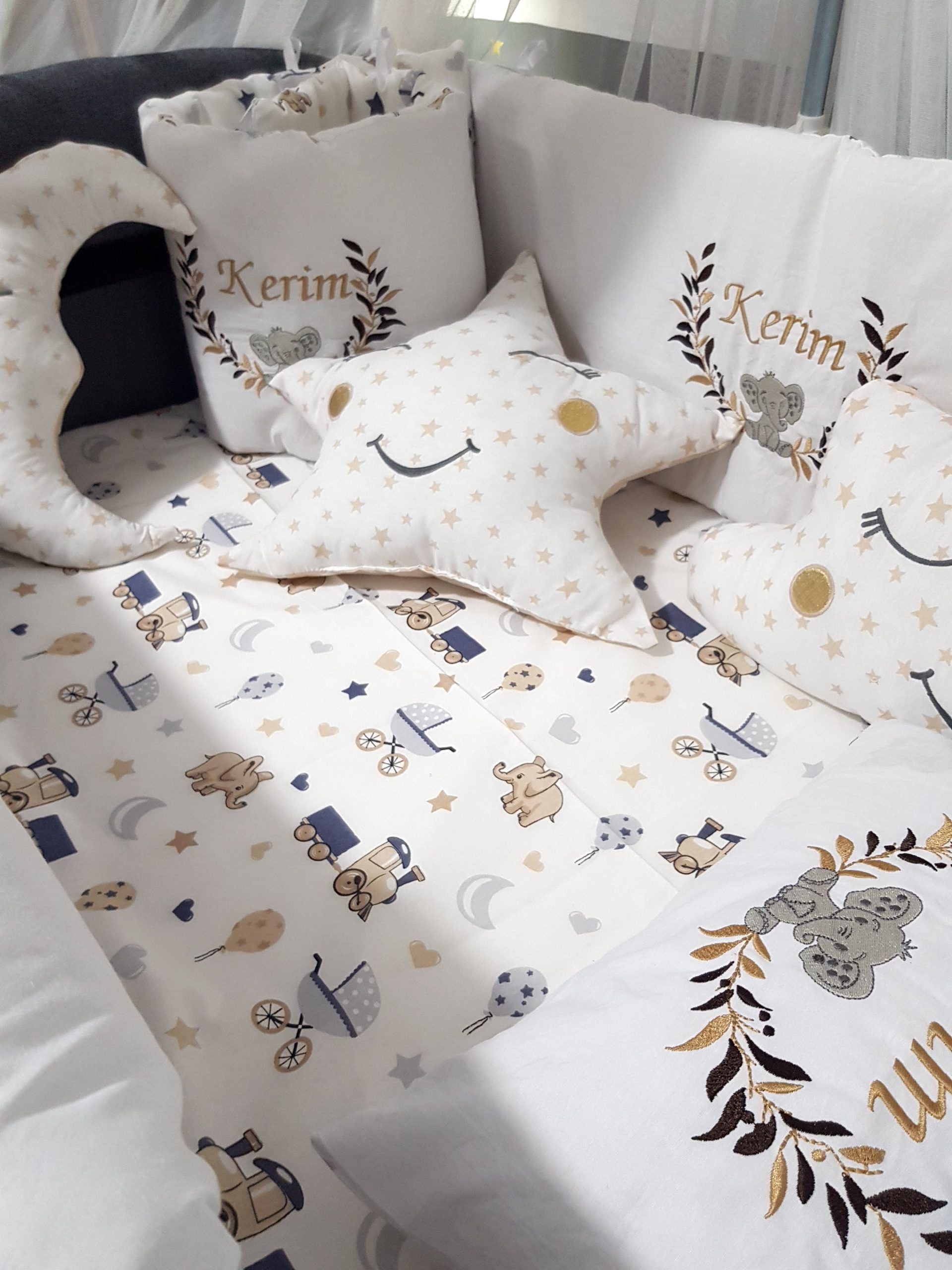 H7_Bebek_Uyku_Seti_Yaprak_Dalı_ve_Fil_Nakışlı_Modeli_(6) Bebek İsimli Kişiye Özel, Nakışlı Bebek Uyku Seti, İsme Özel Nakışlı Uyku Seti, Bebek İsimli Uyku Seti