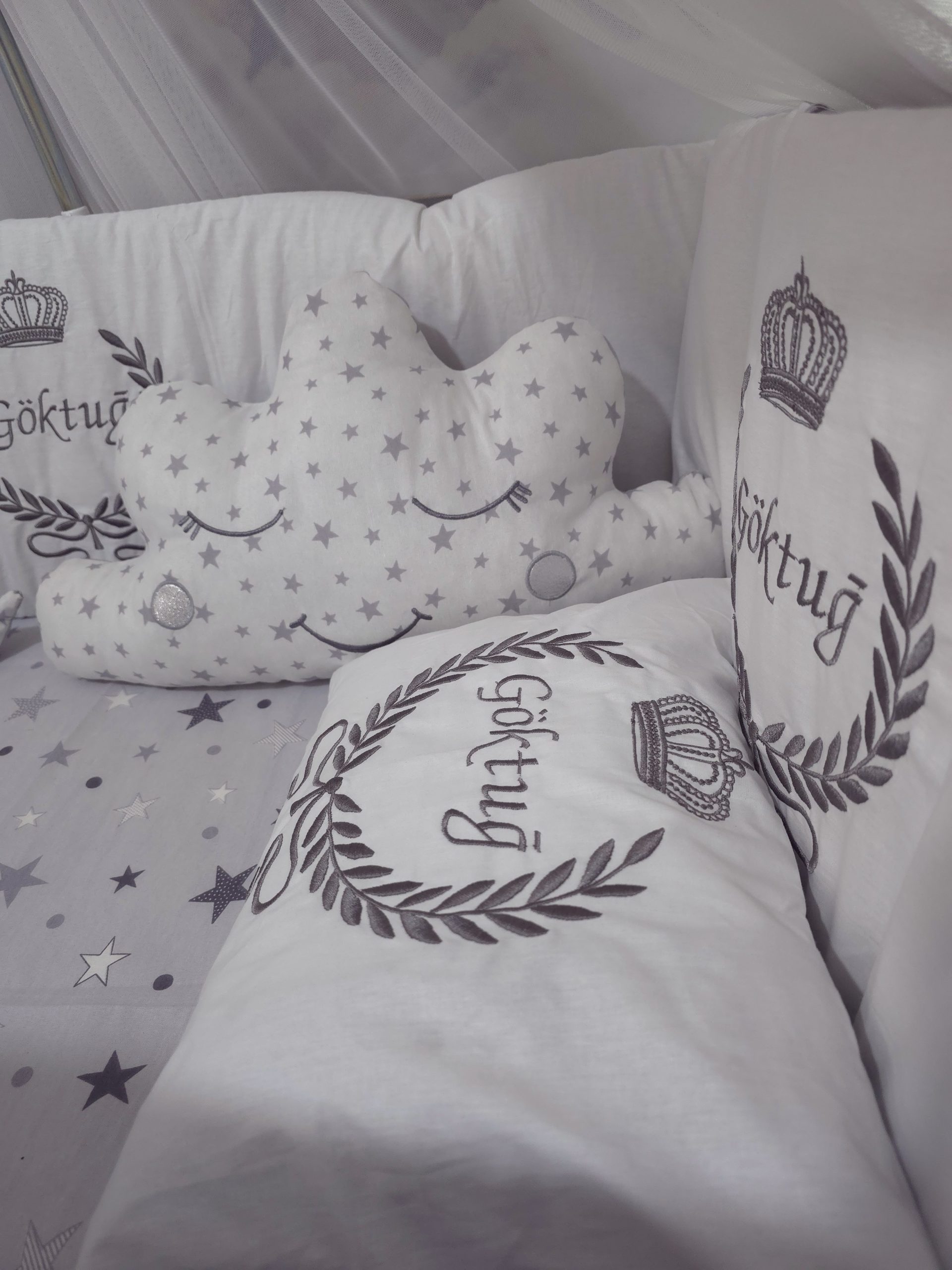 B2_Nakışlı_Bebek_Uyku_Seti_İsim_ve_Başak_Nakış_Motifli_Beşik_Kenar_Korumalık_(4) Nevresim Takımı, Nevresim Seti, Beşik Yan Koruma, Beşik Kenar Korumalık