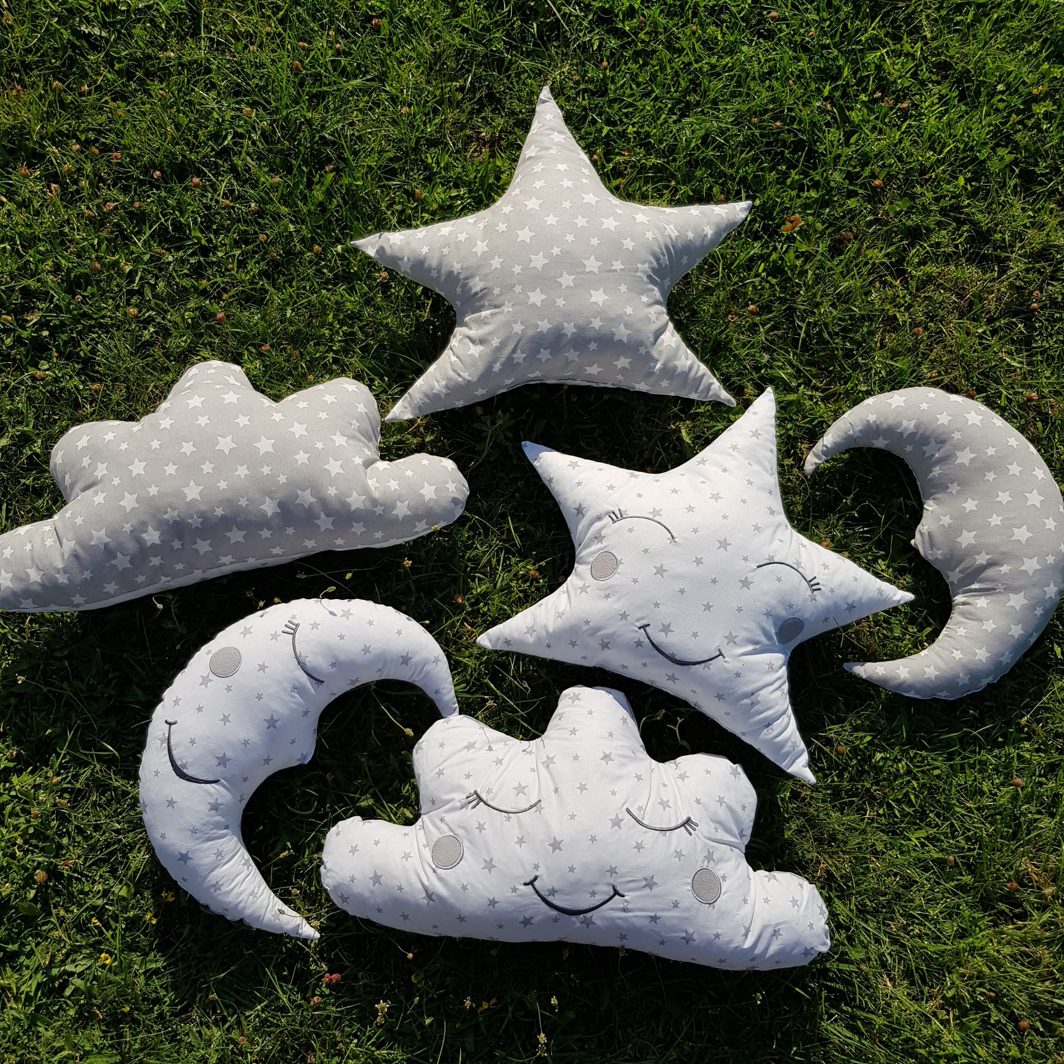 Ay Yastık, Bulut Yastık, Yıldız Yastık, Çocuk Odası, Bebek Odası, Uyku Arkadaşı, Süs Yastıkları, Dekoratif Yastık, Gülen Yüz Yastık, Ay Dede Yastık, Gülen Yüz Nakışlı Yastık, Uyku Yastığı, Süs Yastığı