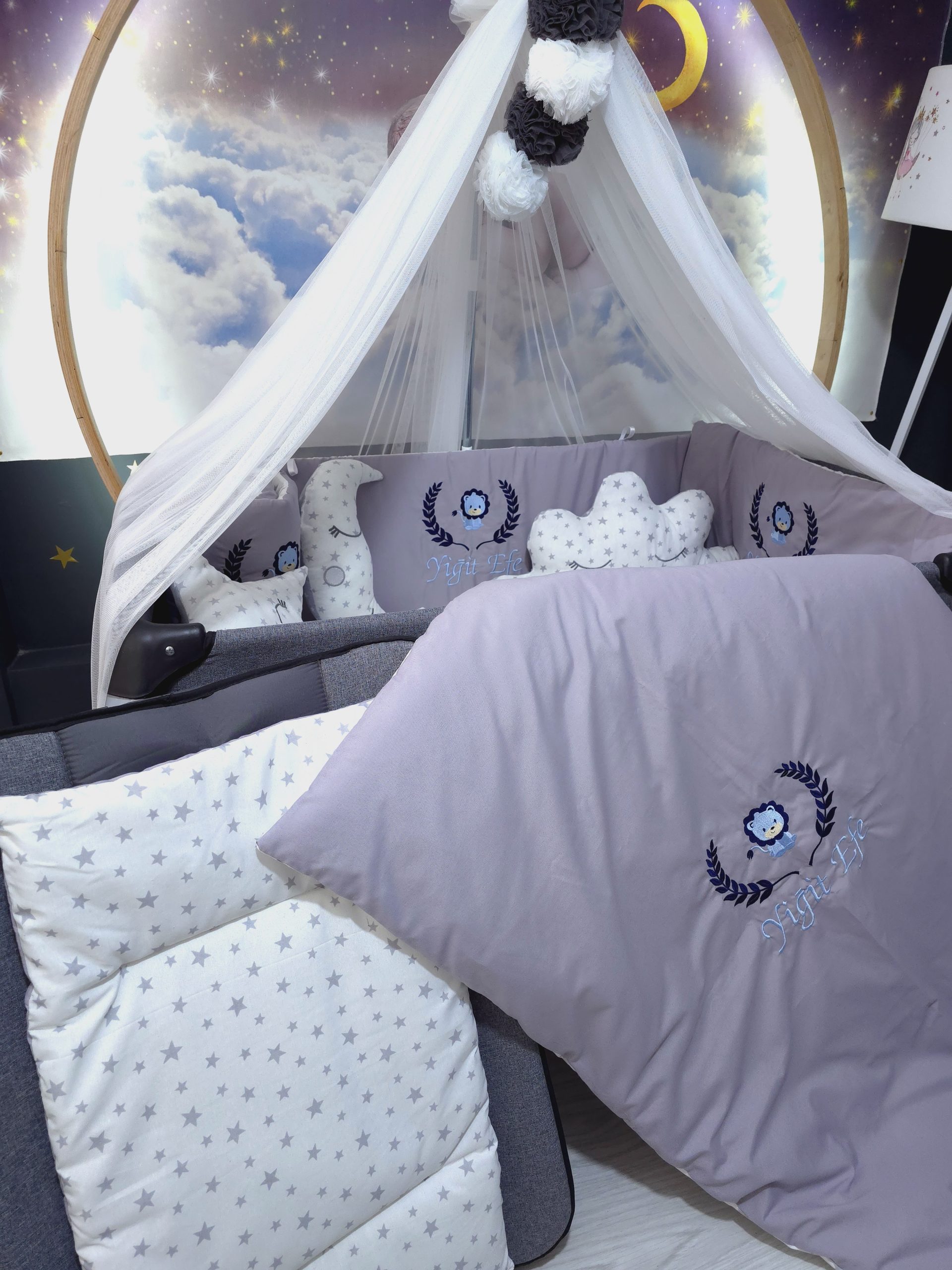 H6_Aslan_Nakışlı_Bebek_Uyku_Seti_İsimli_Aparatlı_Lüks_Cibinlik_(3) Nakışlı Uyku Seti, Yorgan, Çarşaf, Yastık