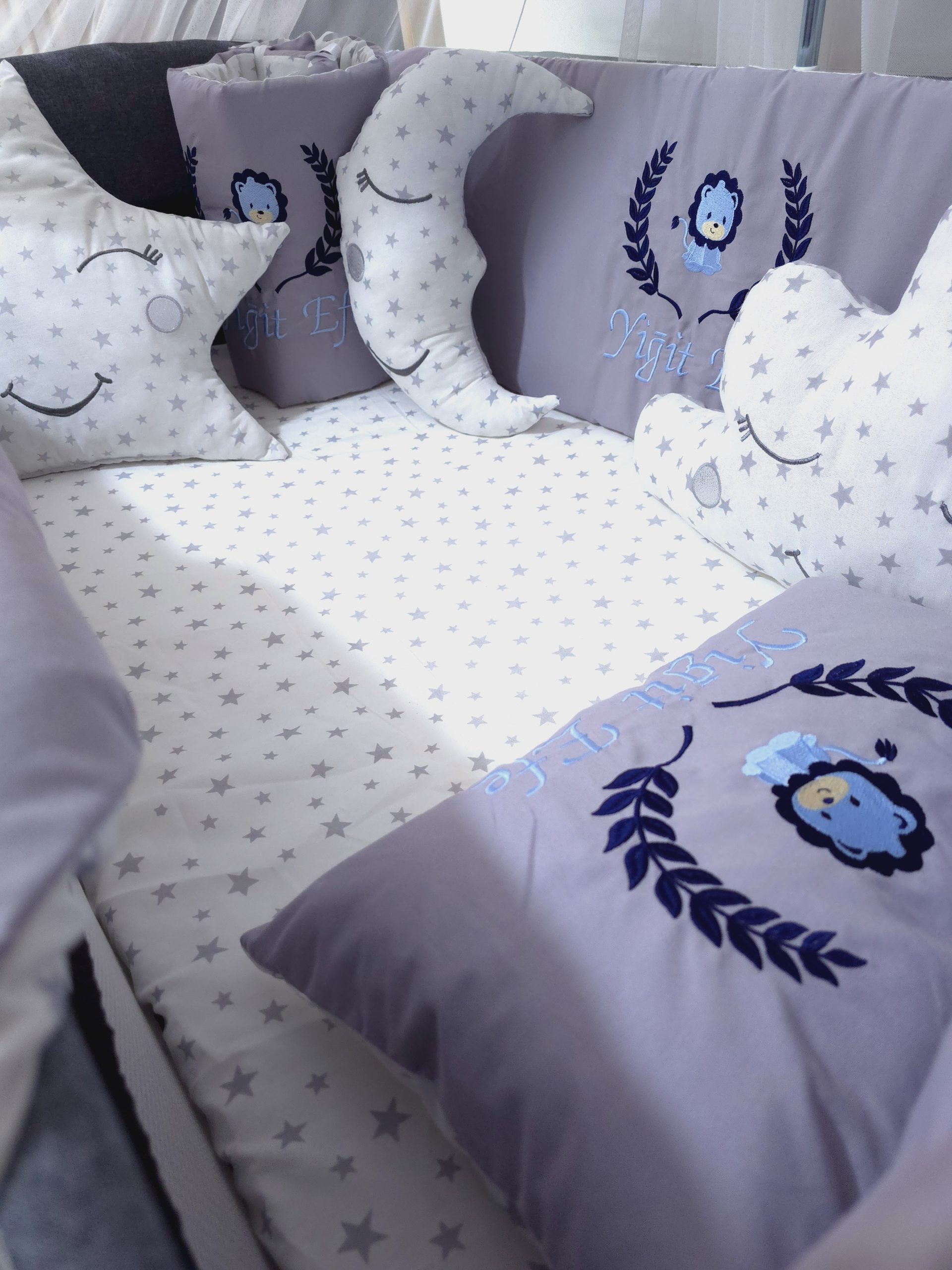 H6_Aslan_Nakışlı_Bebek_Uyku_Seti_İsimli_Aparatlı_Lüks_Cibinlik_(5) Nakışlı Uyku Seti, Yorgan, Çarşaf, Yastık