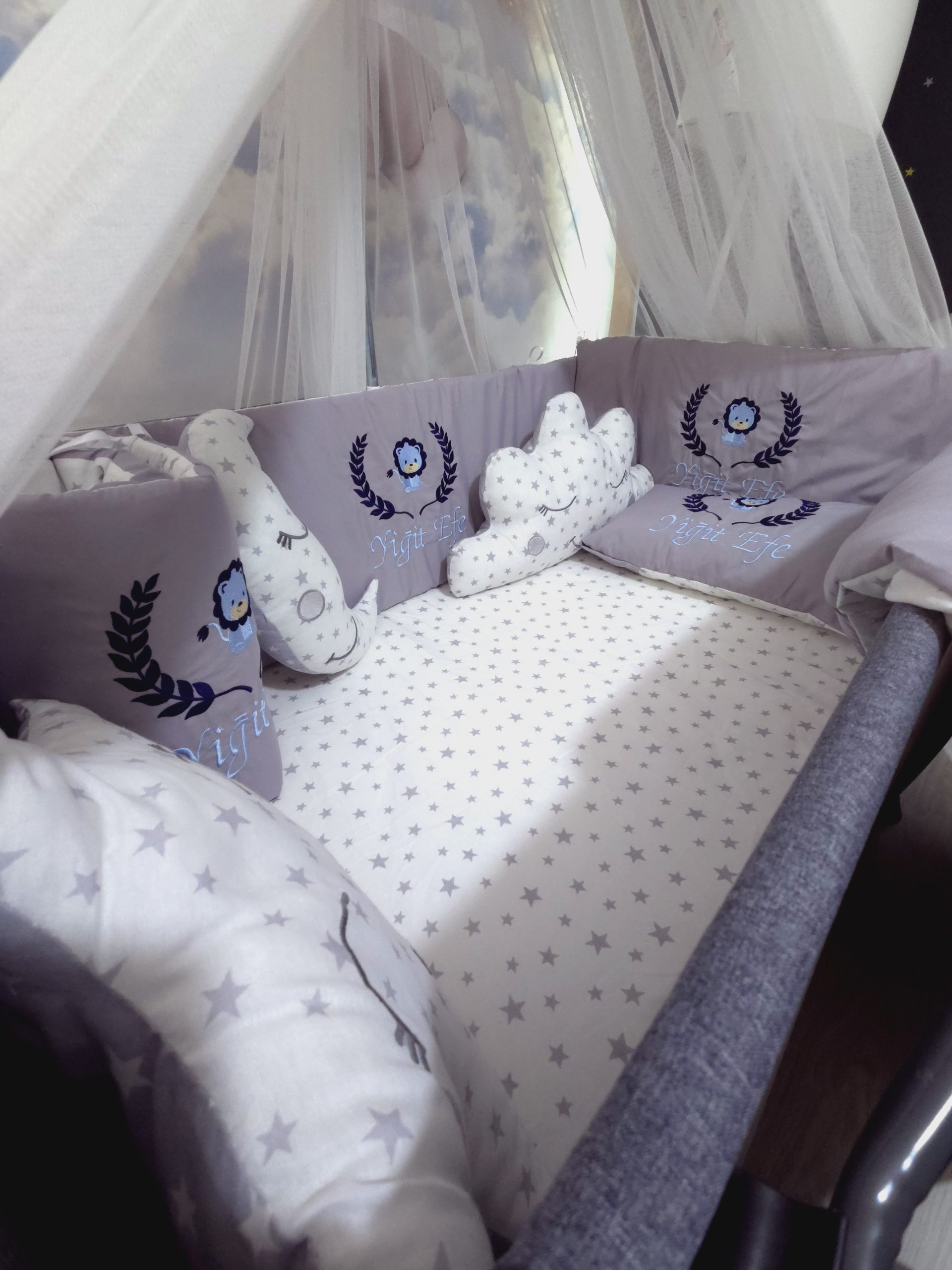 H6_Aslan_Nakışlı_Bebek_Uyku_Seti_İsimli_Aparatlı_Lüks_Cibinlik_(7) Nakışlı Uyku Seti, Yorgan, Çarşaf, Yastık