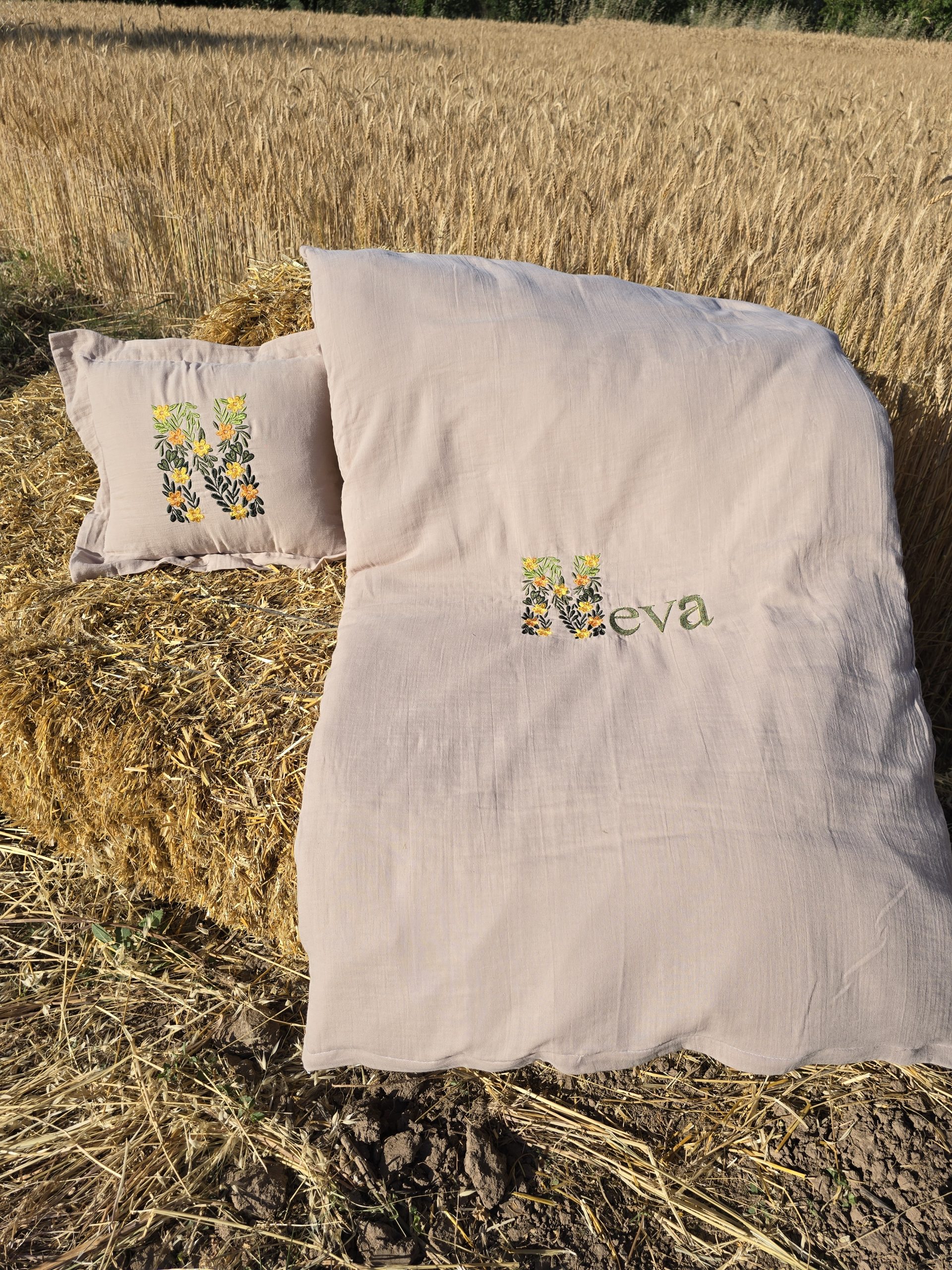 Nakışlı Müslin Kumaş Kırlent, Nakışlı Bebek Uyku Seti İsimli, Müslin Bebek Nevresim Takımı, Müslin Bebek Battaniye