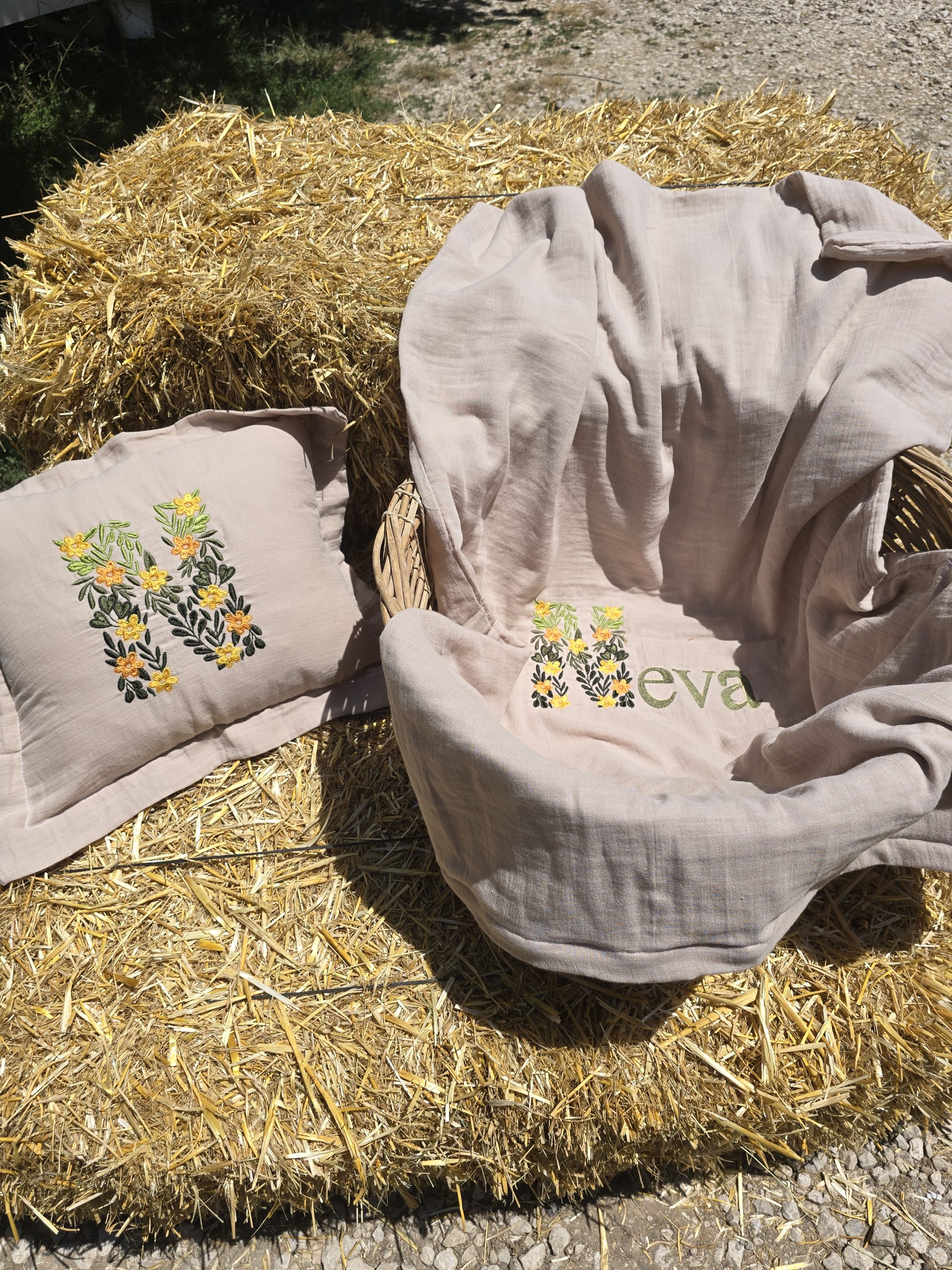 Nakışlı Müslin Kumaş Kırlent, Nakışlı Bebek Uyku Seti İsimli, Müslin Bebek Nevresim Takımı, Müslin Bebek Battaniye