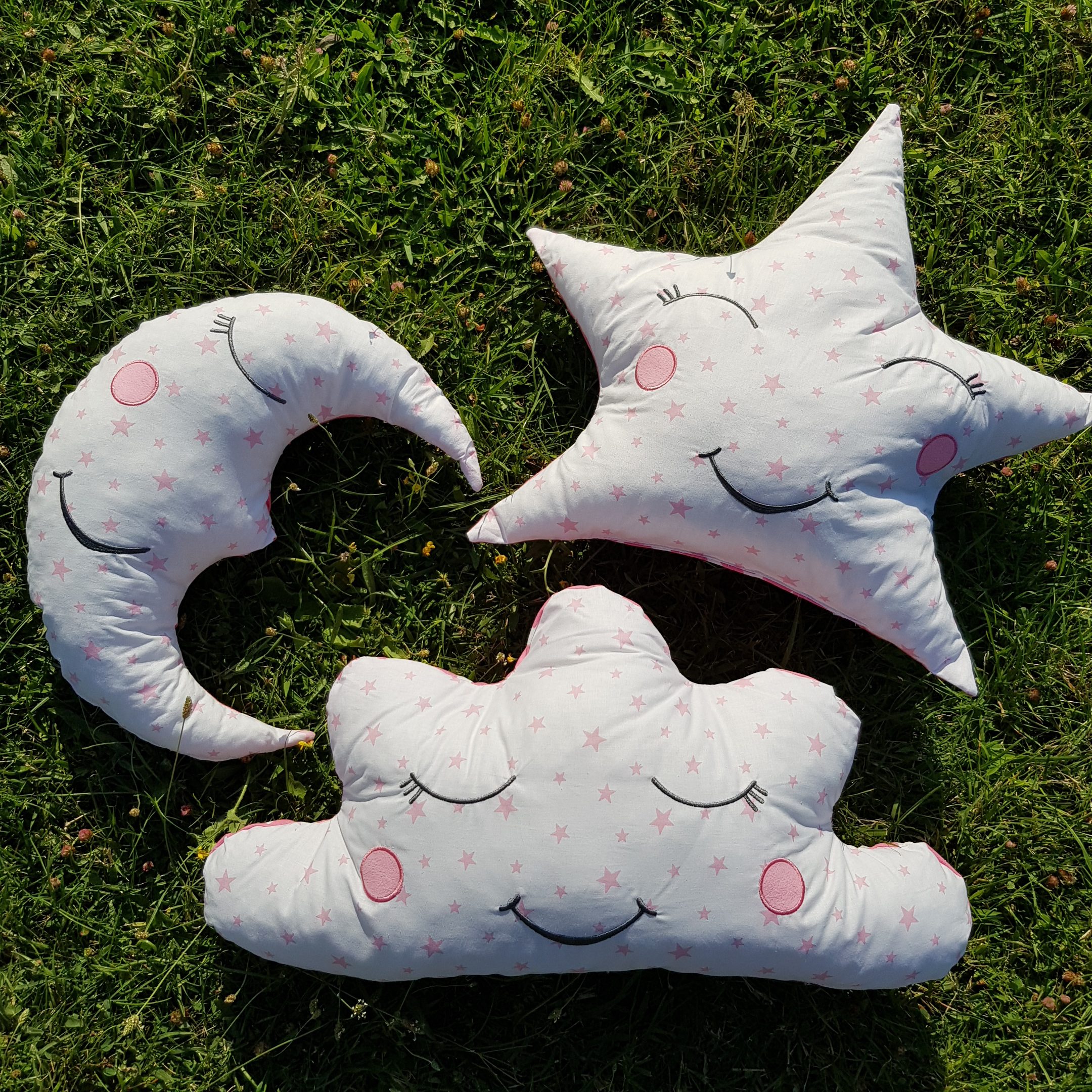 Pembe_Uyku_Arkadaşı_Dekoratif_Yastık_Gülen_Yüz_Nakışlı_Ay_Bulut_Yıldız_Süs_Yastıkları_3 Ay Yastık, Bulut Yastık, Yıldız Yastık, Çocuk Odası, Bebek Odası, Uyku Arkadaşı, Süs Yastıkları, Dekoratif Yastık, Gülen Yüz Yastık, Ay Dede Yastık, Gülen Yüz Nakışlı Yastık, Uyku Yastığı, Süs Yastığı