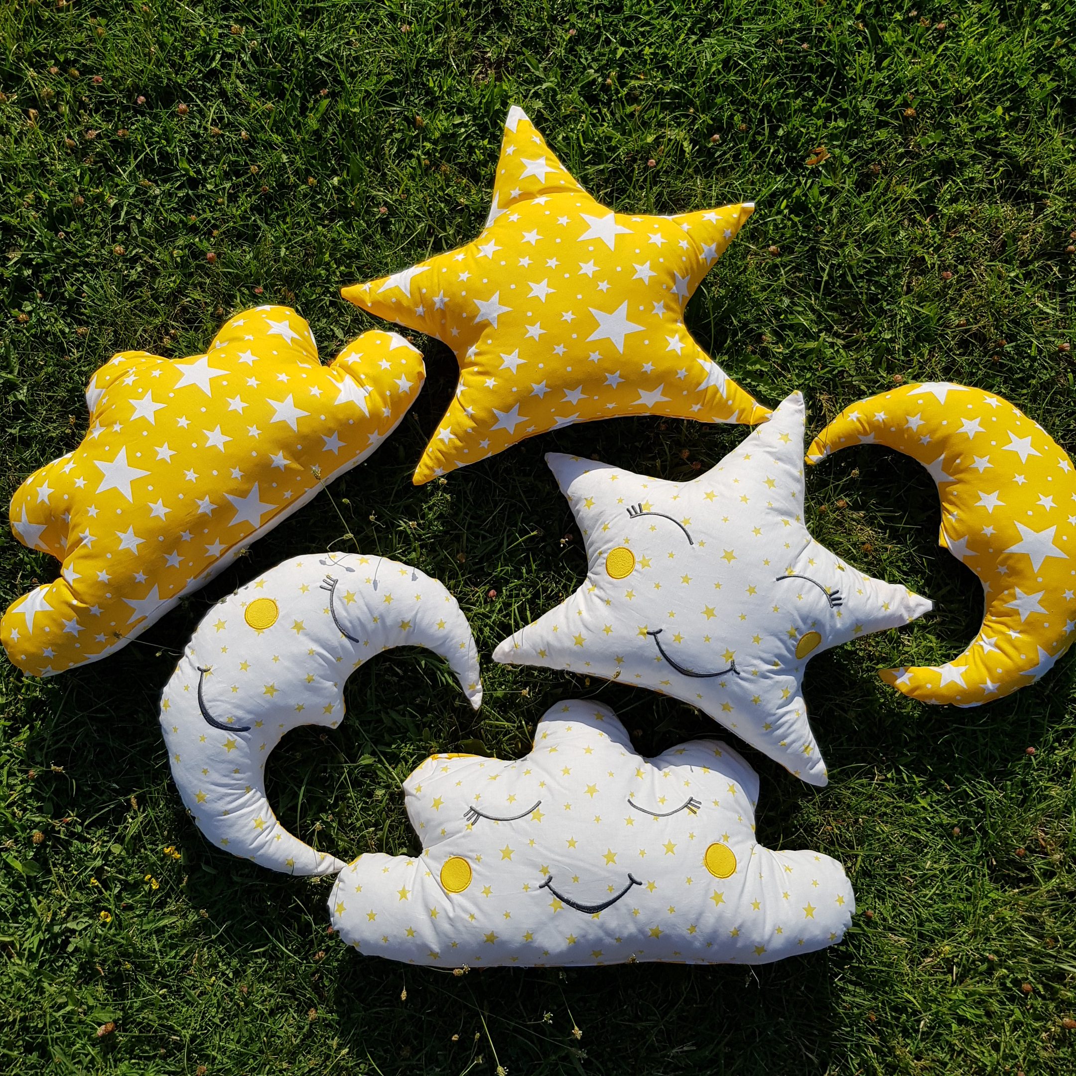 Sarı_Uyku_Arkadaşı_Dekoratif_Yastık_Gülen_Yüz_Nakışlı_Ay_Bulut_Yıldız_Süs_Yastıkları_1 Ay Yastık, Bulut Yastık, Yıldız Yastık, Çocuk Odası, Bebek Odası, Uyku Arkadaşı, Süs Yastıkları, Dekoratif Yastık, Gülen Yüz Yastık, Ay Dede Yastık, Gülen Yüz Nakışlı Yastık, Uyku Yastığı, Süs Yastığı