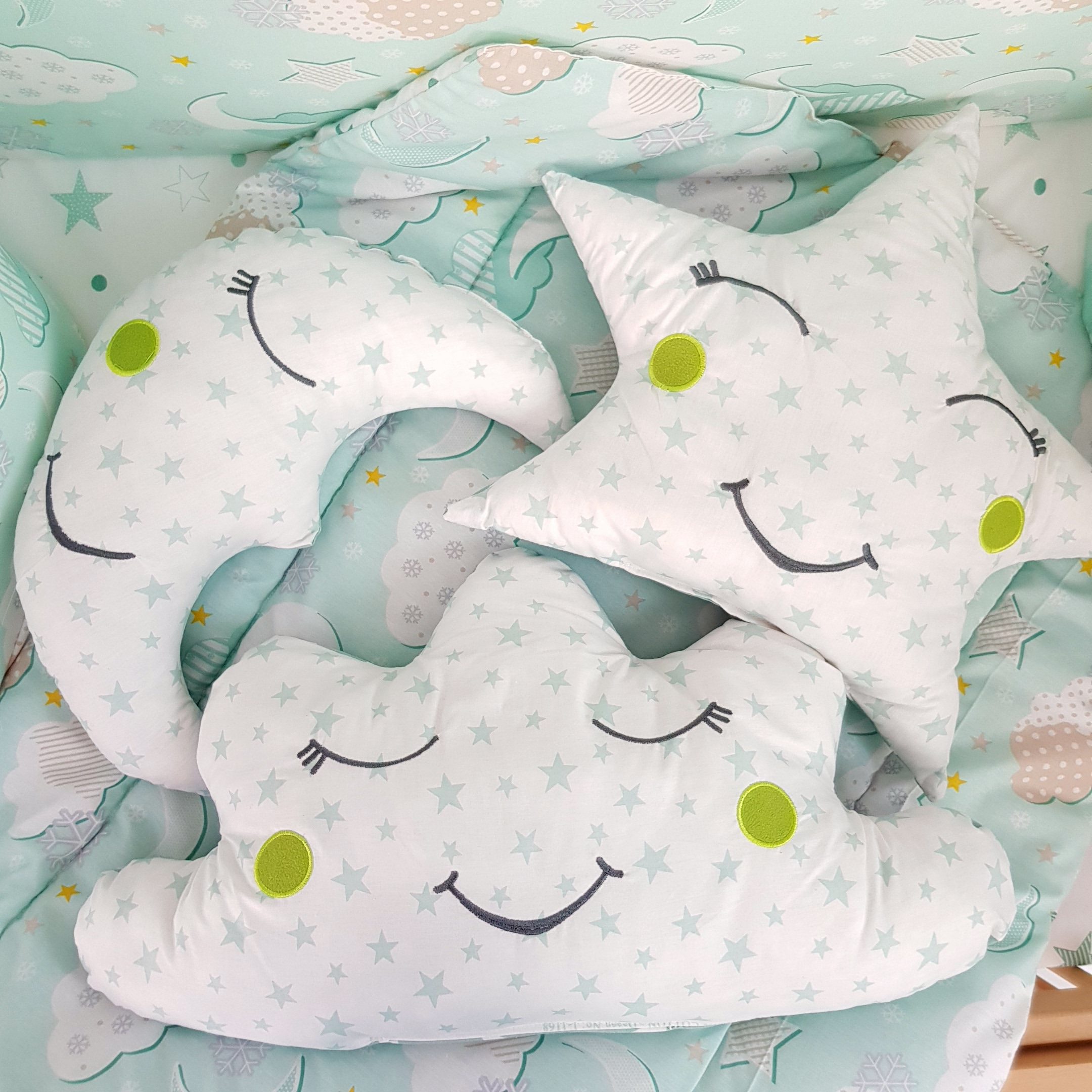 Ay Yastık, Bulut Yastık, Yıldız Yastık, Çocuk Odası, Bebek Odası, Uyku Arkadaşı, Süs Yastıkları, Dekoratif Yastık, Gülen Yüz Yastık, Ay Dede Yastık, Gülen Yüz Nakışlı Yastık, Uyku Yastığı, Süs Yastığı