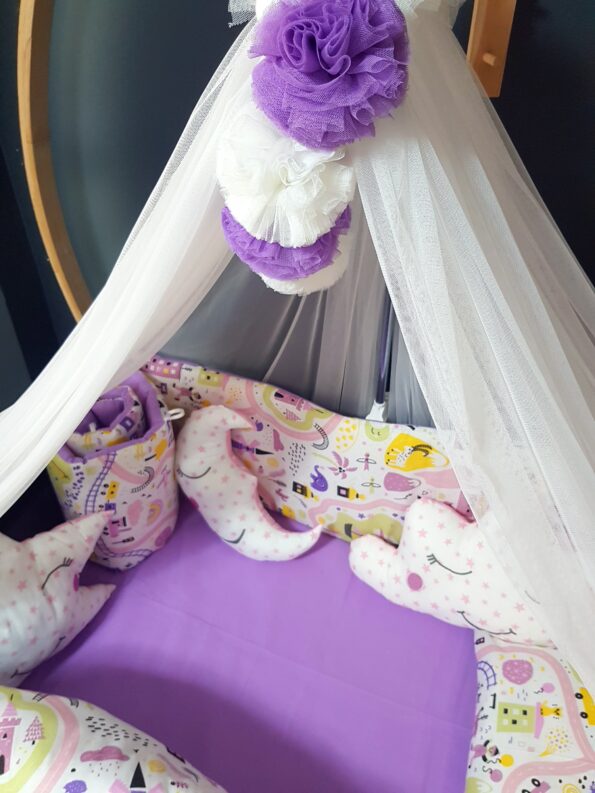 Lüks ve zarif tasarımıyla bebek odası dekorasyonunu tamamlayan bu set, yenidoğan uyku seti, bebek uyku seti, çocuk uyku seti gibi arayışlarınız için mükemmel bir tercihtir.