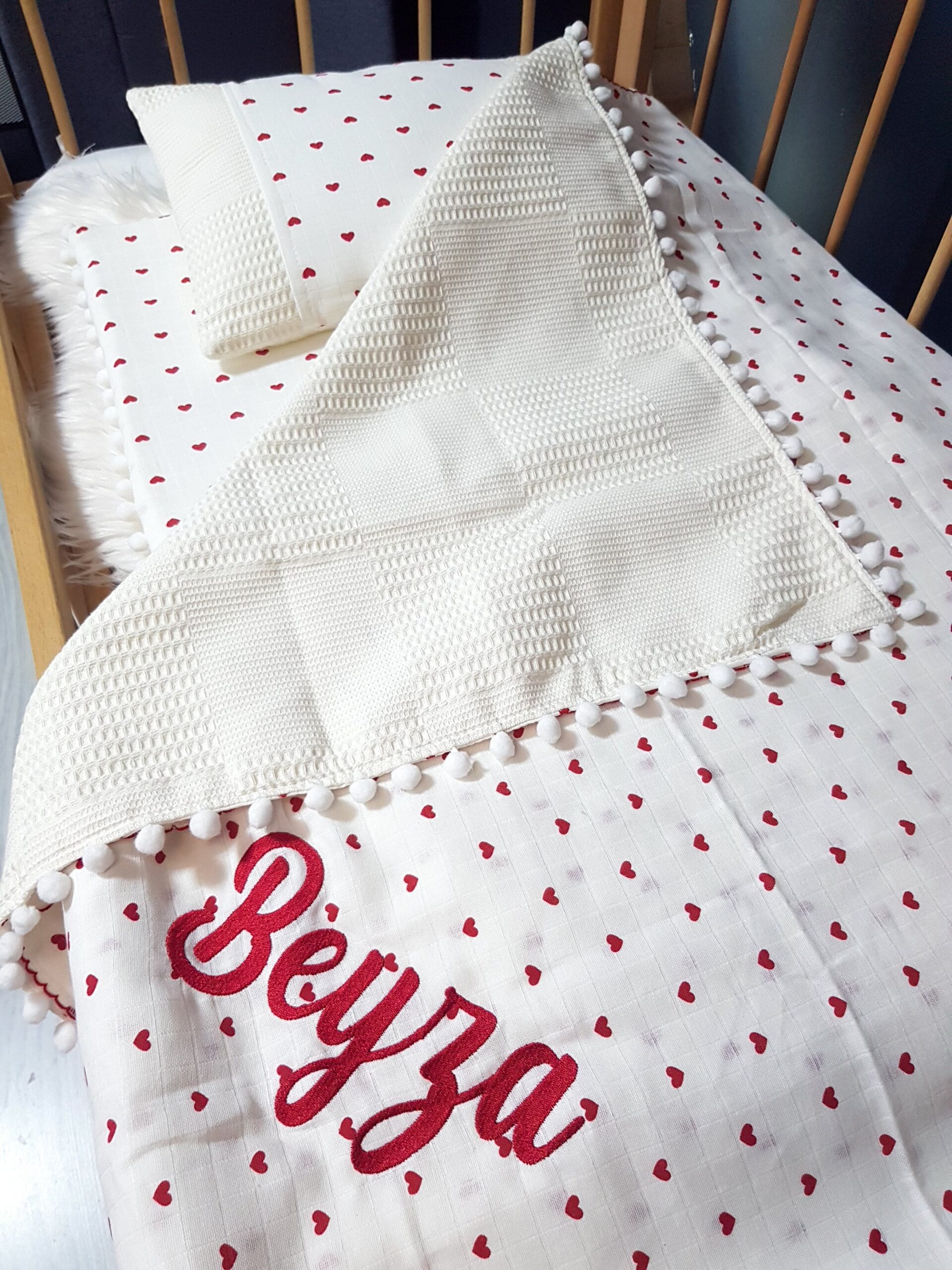 9998LV_nakışlı_isimli_müslin_alt_açma_minderi_battaniye_yastık_küçük_kalpli_(2) isim nakışlı müslin battaniye, alt açma minderi, alt değiştirme seti, isimli battaniye, müslin battaniye