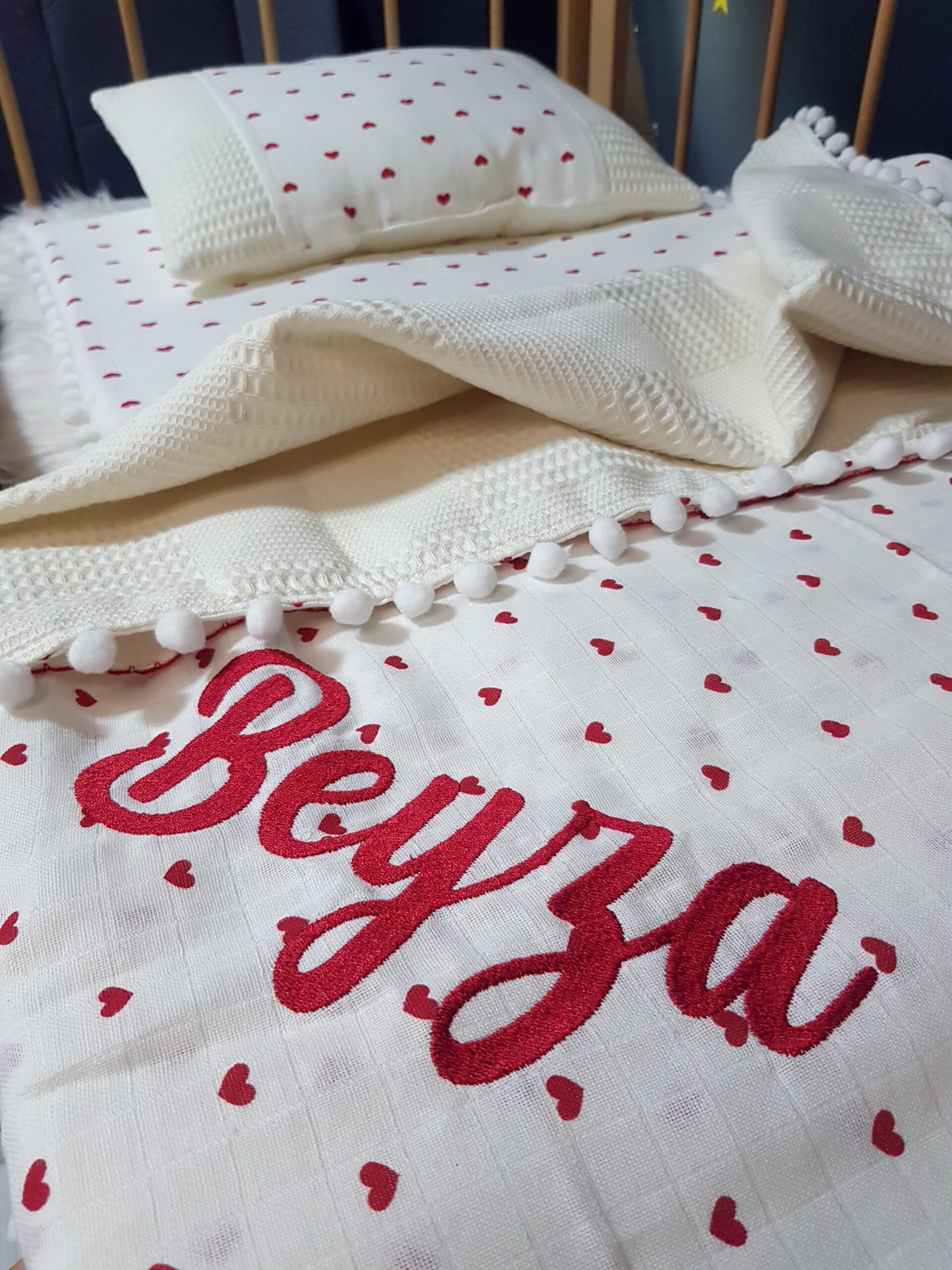 9998LV_nakışlı_isimli_müslin_alt_açma_minderi_battaniye_yastık_küçük_kalpli_(7) isim nakışlı müslin battaniye, alt açma minderi, alt değiştirme seti, isimli battaniye, müslin battaniye