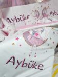 Ayda_Oturan_Kız_Bebek_Uyku_Seti_Mobilya_(1)