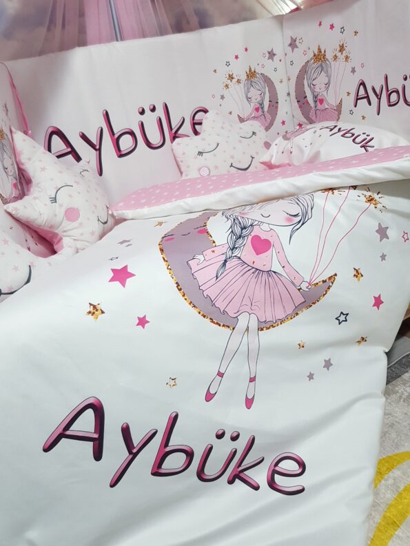 İsimli bebek uyku seti sayesinde bebeğinizin ismini taşıyan şık bir uyku setine sahip olabilirsiniz.