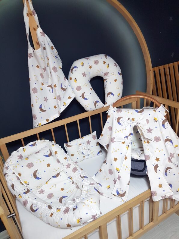 Bebek ihtiyaç seti; babynest yatak, baş yastığı, puset örtüsü, puset minderi, emzirme önlüğü, emzirme yastığı ve emzirme minderinden oluşur.