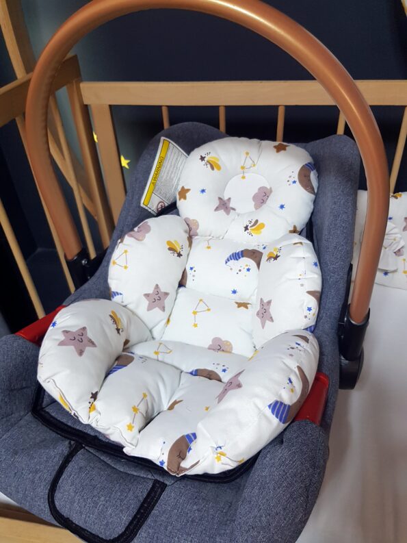 Bebek ihtiyaç seti; babynest yatak, baş yastığı, puset örtüsü, puset minderi, emzirme önlüğü, emzirme yastığı ve emzirme minderinden oluşur.