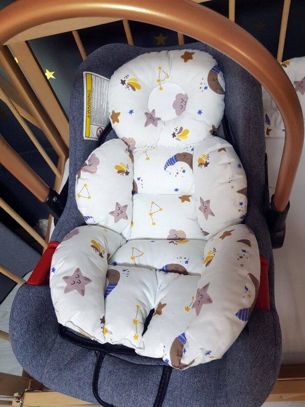 Bebek ihtiyaç seti; babynest yatak, baş yastığı, puset örtüsü, puset minderi, emzirme önlüğü, emzirme yastığı ve emzirme minderinden oluşur.