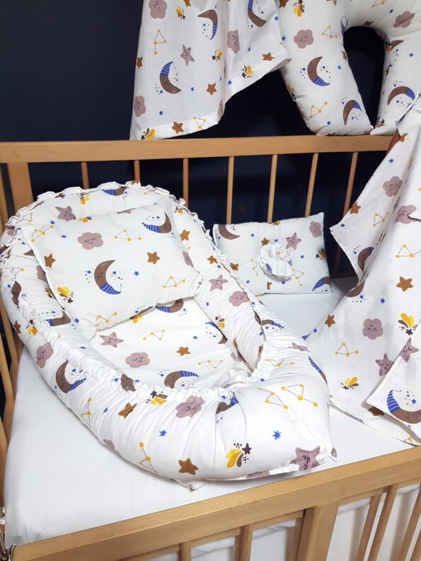 Bebek ihtiyaç seti; babynest yatak, baş yastığı, puset örtüsü, puset minderi, emzirme önlüğü, emzirme yastığı ve emzirme minderinden oluşur.