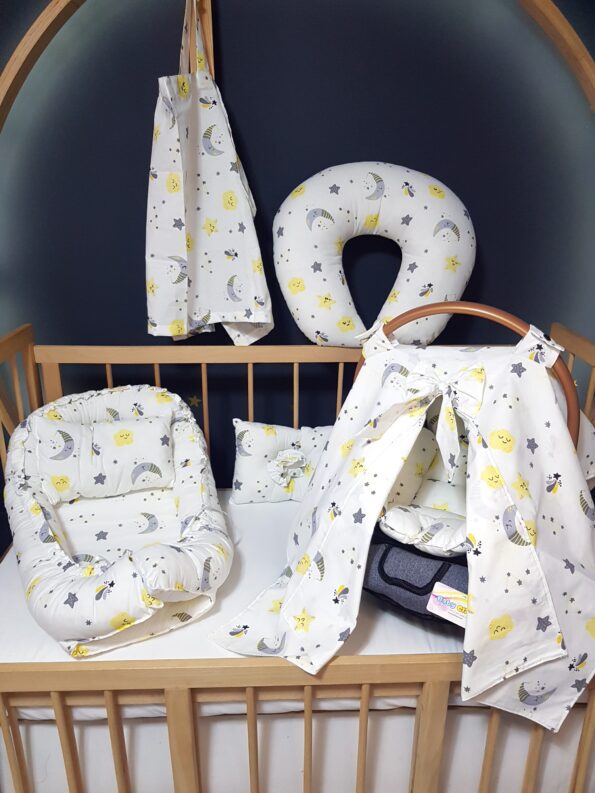 Bebek ihtiyaç seti; babynest, baş yastığı, puset örtüsü, puset minderi, emzirme yastığı ve önlüğü ile emzirme minderinden oluşur.
