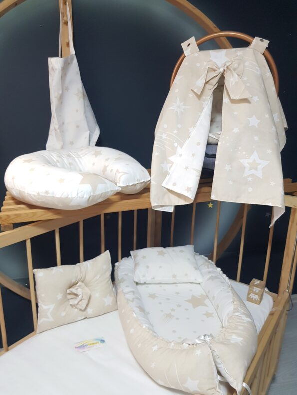 7 Parça Bebek İhtiyaç Seti: Babynest, Baş Yastığı, Puset Örtüsü, Puset Minderi, Emzirme Yastığı, Emzirme Önlüğü ve Emzirme Minderinden oluşur.