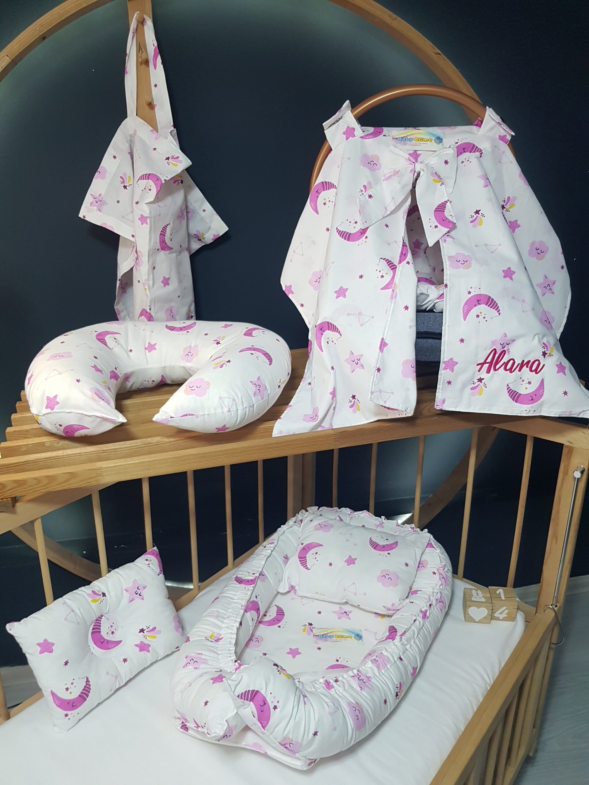 7_parça_bebek_ihtiyaç_seti_isimli_puset_örtüsü_pembe_(1) 7 parça bebek ihtiyaç seti, isim nakışlı puset örtüsü, anne yanı bebek yatağı, bebek bakım seti, anne bebek ürünleri