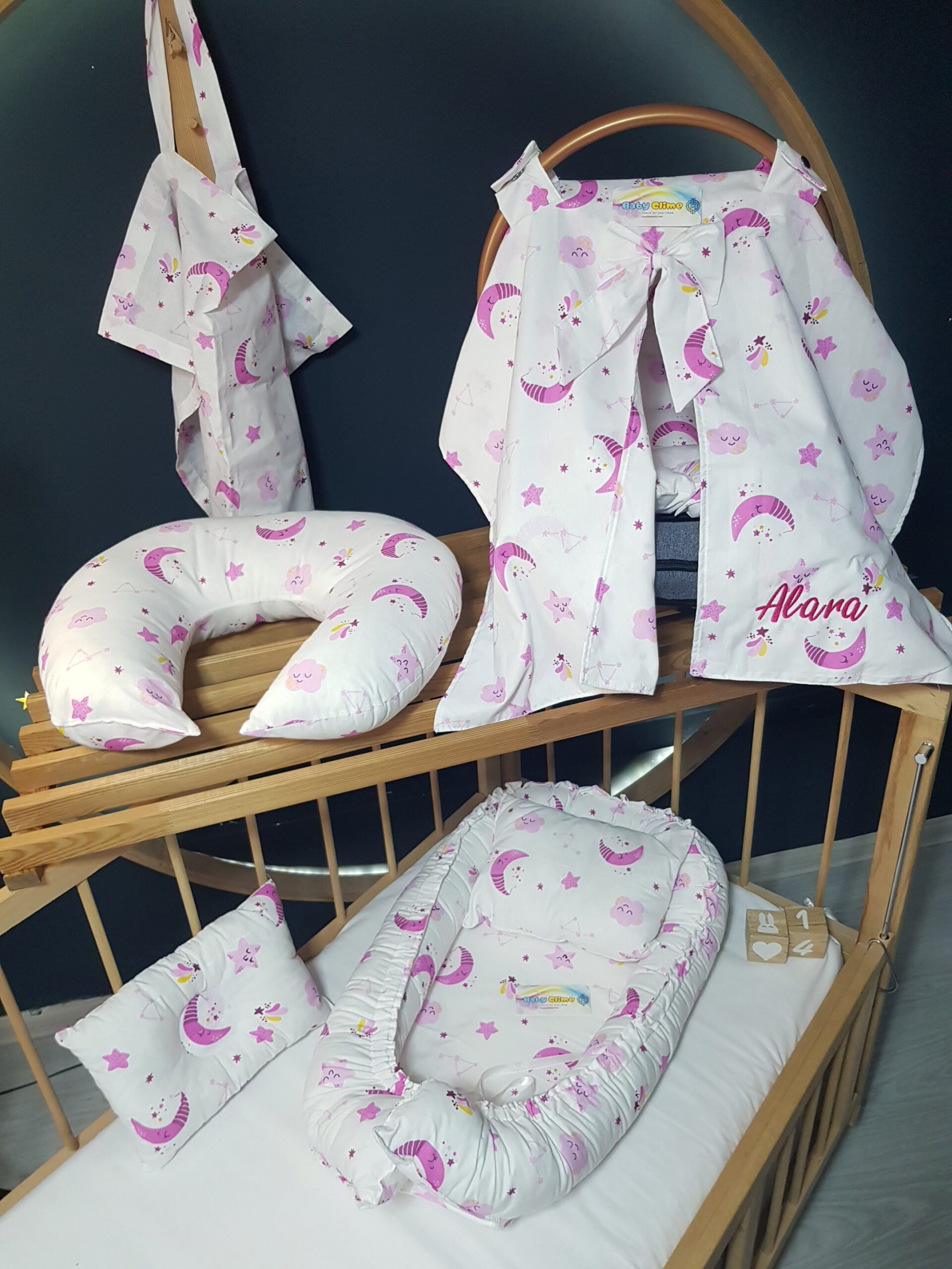 7_parça_bebek_ihtiyaç_seti_isimli_puset_örtüsü_pembe_(3) 7 parça bebek ihtiyaç seti, isim nakışlı puset örtüsü, anne yanı bebek yatağı, bebek bakım seti, anne bebek ürünleri