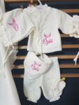 kuğu-nakışlı-müslin-hastane-çıkışı-isimli-bebek-tulumu-H13-C24-(1)