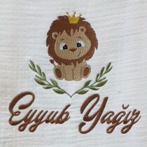 İsimli nakışlı müslin bebek hastane çıkışı setleri, baby shower hediyesi olarak hem şık hem unutulmaz bir alternatif sunar.