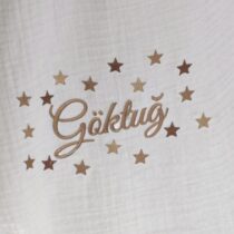 Baby shower hediyesi denildiğinde öne çıkan müslin hastane çıkışı isimli nakışlı setlerimiz, yenidoğan bebekler için şık ve fonksiyonel bir seçimdir.