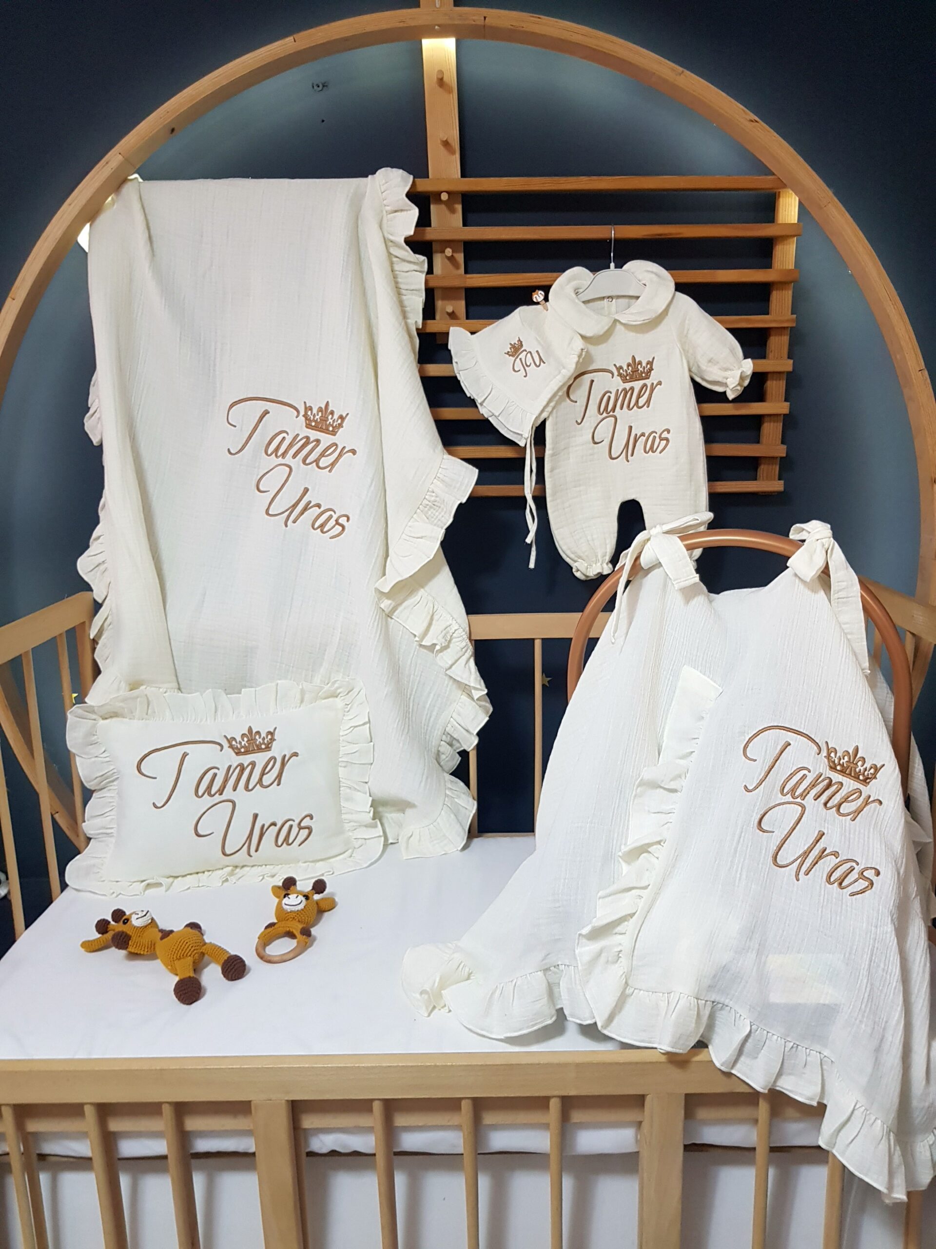 müslin-hastane-çıkışı-tulum-battaniye-kırlent-M11_1-(1) yenidoğan müslin hastane çıkışı