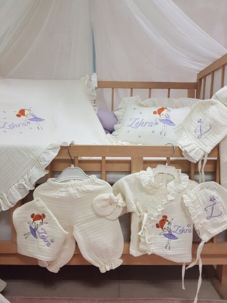 Premium kalite nakışlı müslin hastane çıkışı isimli ürünler, estetik ve konforu bir arada sunar.