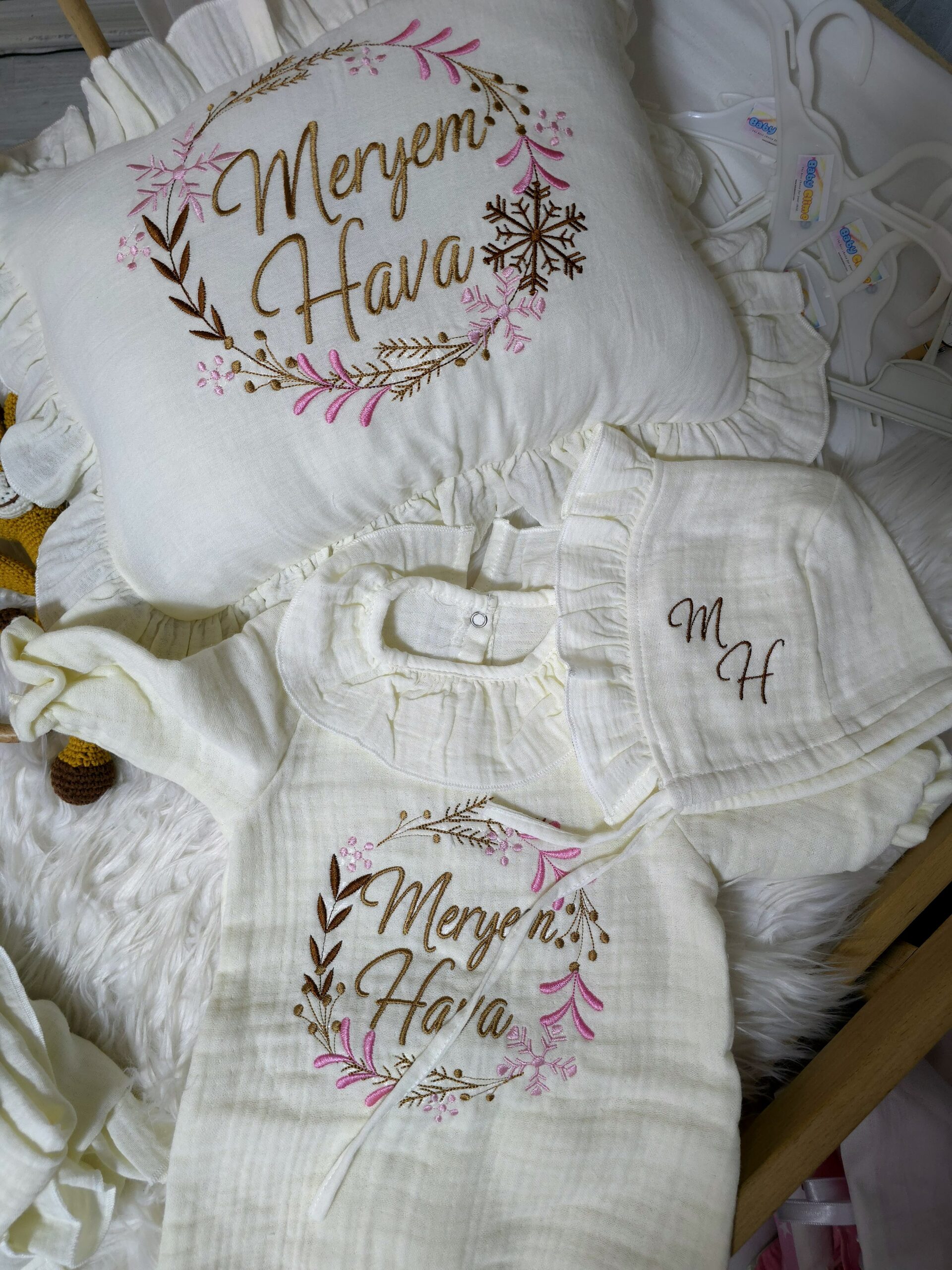 nakışlı-müslin-hastane-çıkışı-C9-(3) tulumlu müslin hastane çıkışı