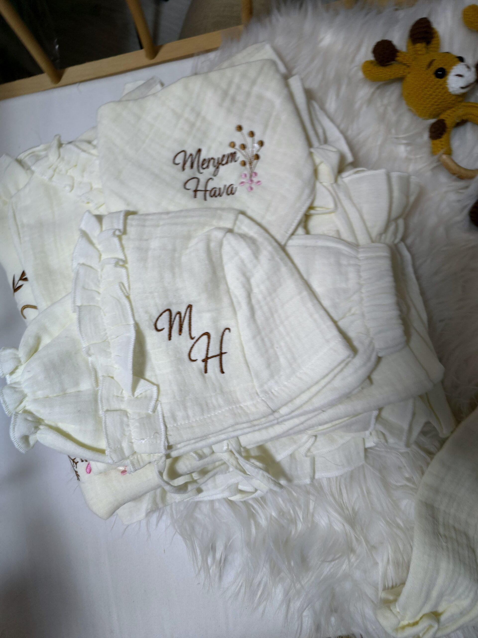 nakışlı-müslin-hastane-çıkışı-C9-(4) tulumlu müslin hastane çıkışı