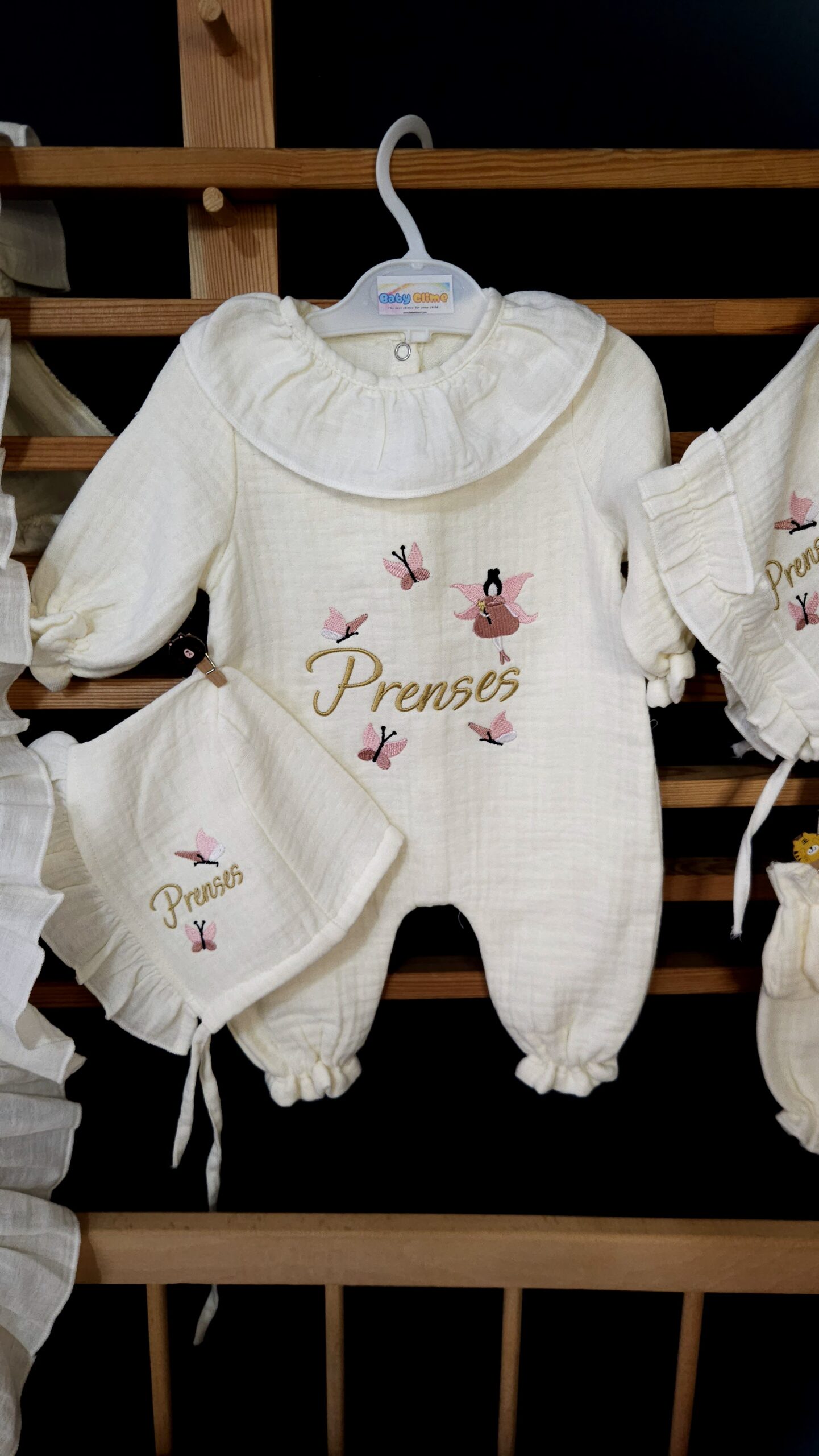 nakışlı-müslin-hastane-çıkışı-alt-üst-takım-M21-(5) müslin hastane çıkışı, müslin yenidoğan, hastane çıkışı, bebek tulumu, müslin alt üst takım