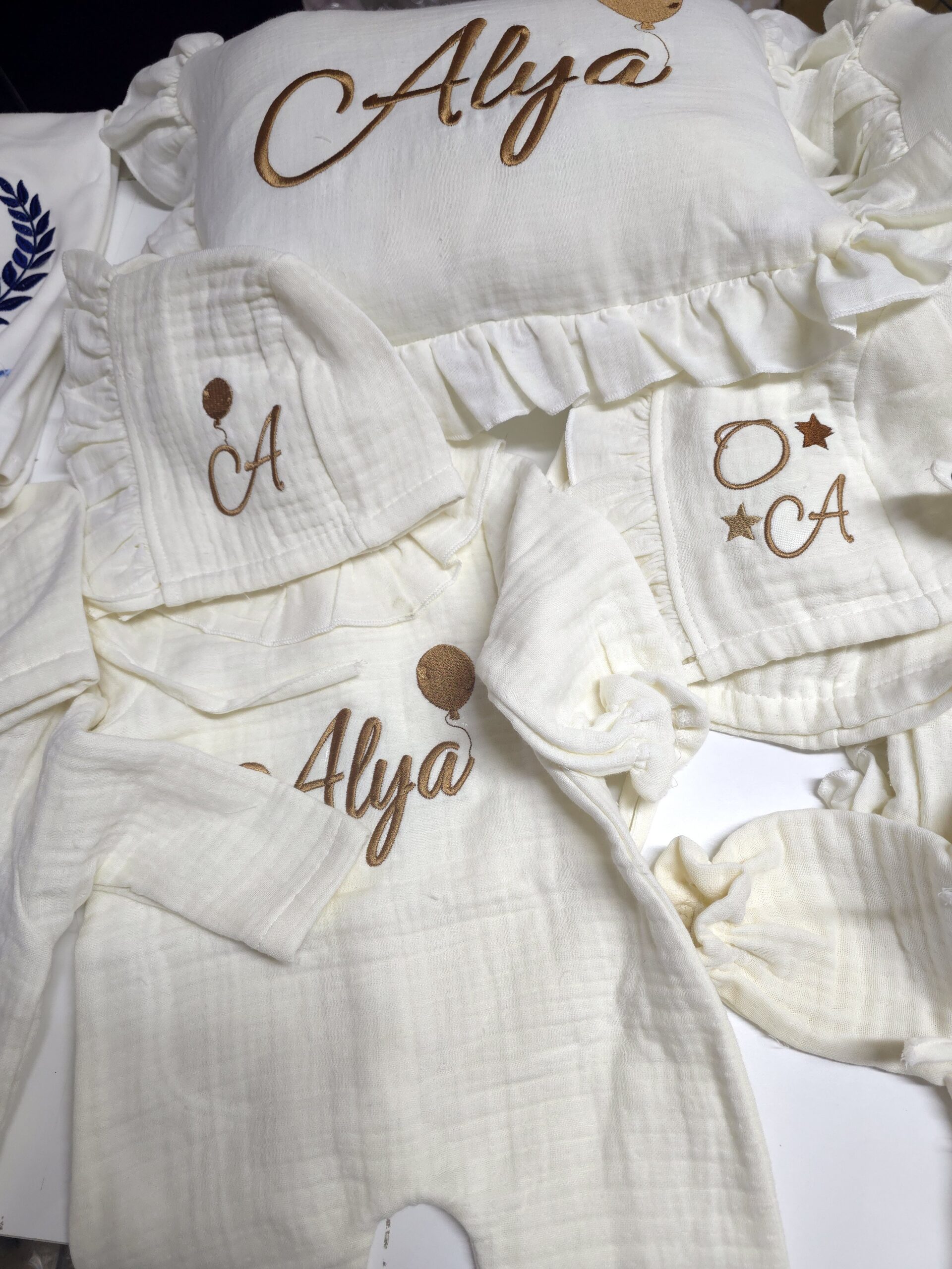 nakışlı-müslin-hastane-çıkışı-bebek-tulumu-pamuk-M10_2-(1) müslin hastane çıkışı pamuk