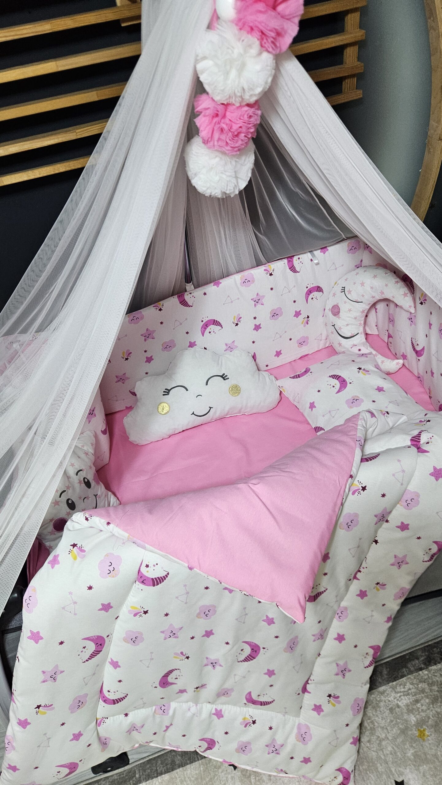 ponponlu-cibinlikli-erkek-bebek-uyku-seti-96-P92-(3) bebek uyku seti, kız bebek uyku seti, beşik kenar korumalı, beşik cibinlik tülü