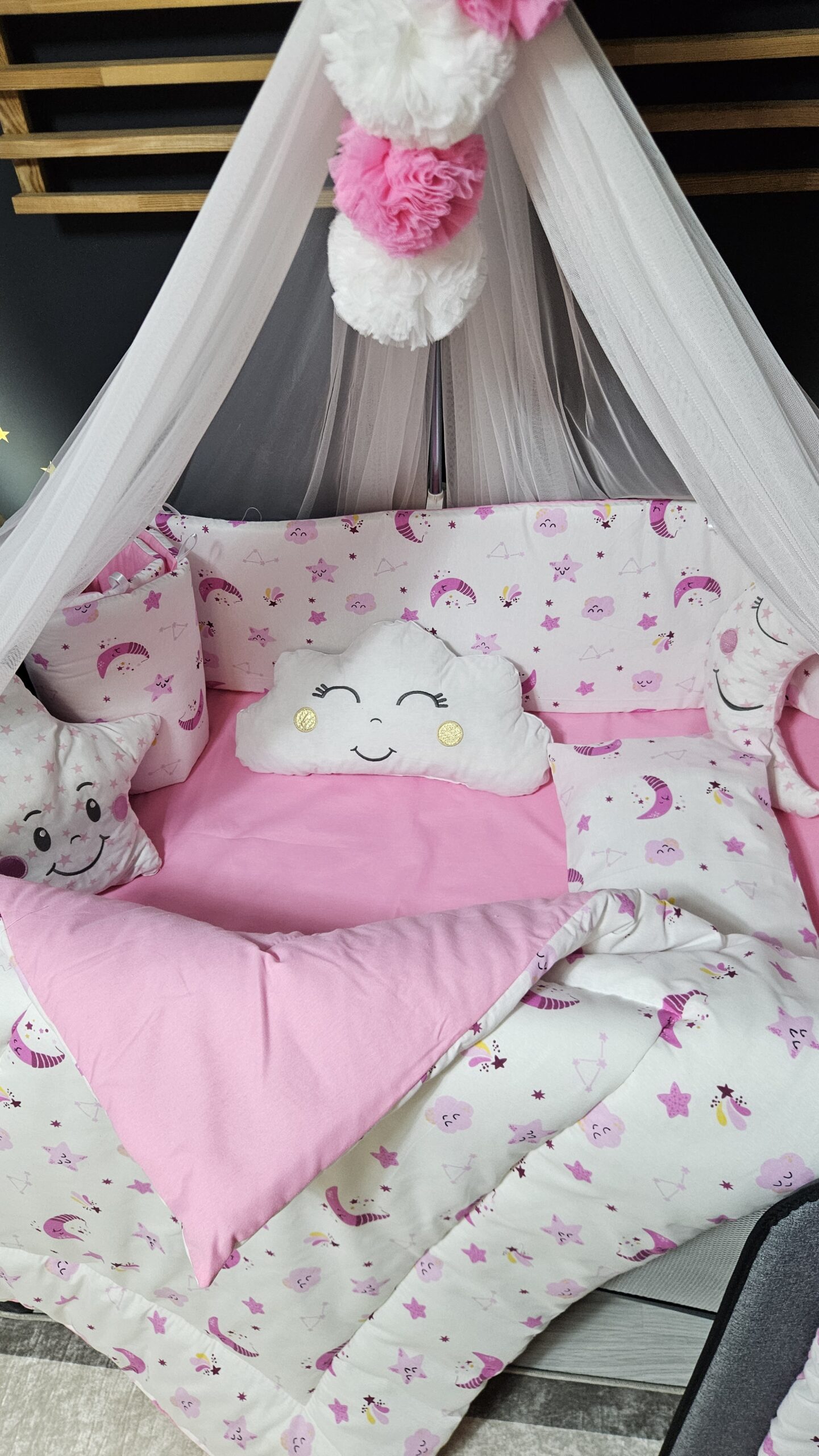 ponponlu-cibinlikli-erkek-bebek-uyku-seti-96-P92-(7) bebek uyku seti, kız bebek uyku seti, beşik kenar korumalı, beşik cibinlik tülü