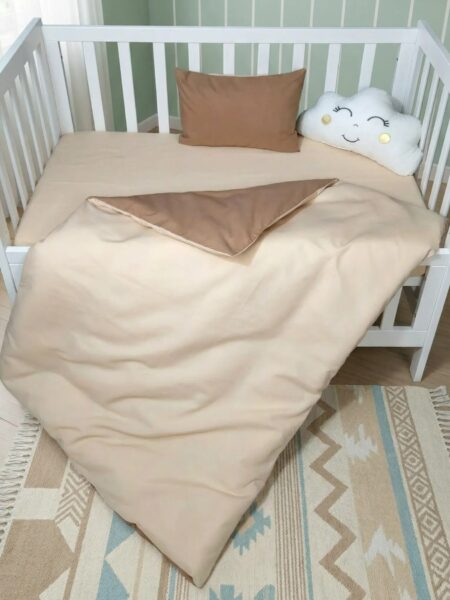 5 parçalık bebek uyku seti: 90x130 yorgan & kılıf, 30x45 yastık & kılıf ve çarşaf içerir. Bulut yastık hediyeli!