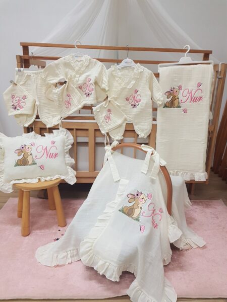 Kız Bebek 10 Parça Hastane Çıkışı - %100 Pamuk 4 Katlı Müslin Set